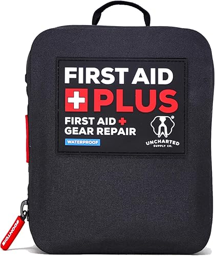 Uncharted Supply Co. First Aid Plus - Kit de primeros auxilios y supervivencia impermeable con respaldo MOLLE Rip-Away - Repleto de suministros
