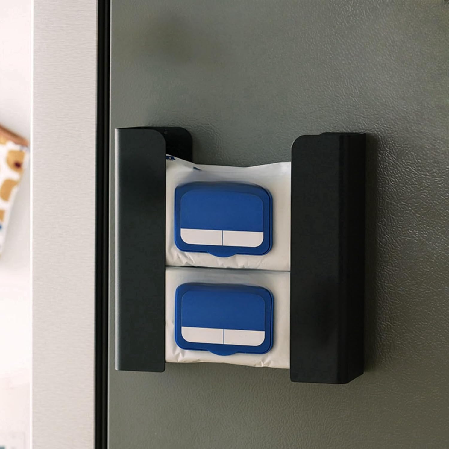 Wall-Mounted Kitchen Wipes Storage, Detachable Magnetic Tissue Box Holder, Exquisite Modern Stainless Steel Material, Nail Free Installation, for Refrigerator Kitchen Bedroom Bathroom (Black)