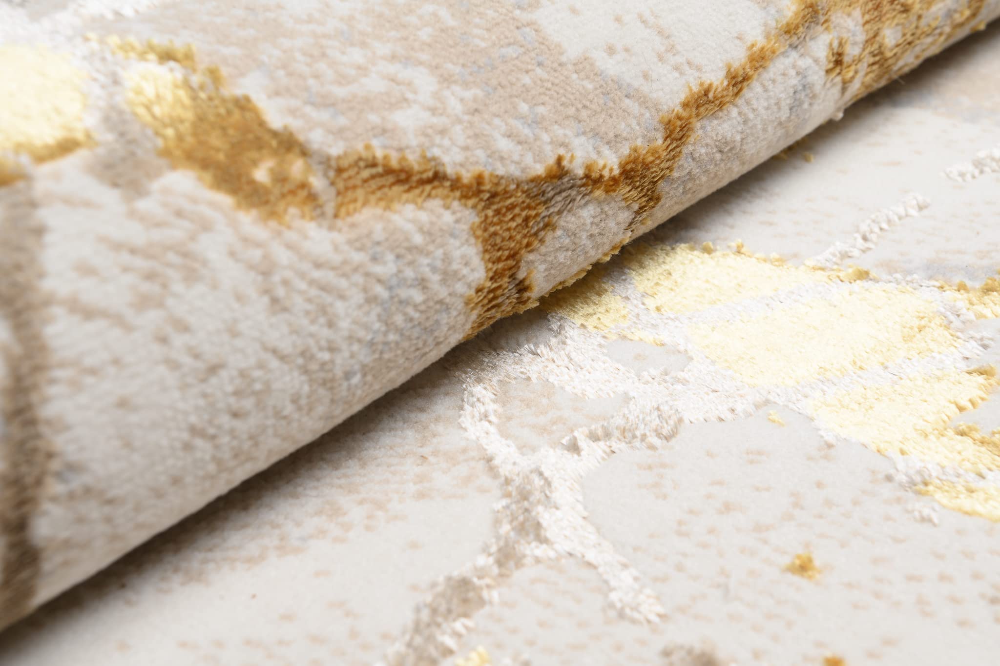 TAPISO Golden Alfombra de Pelo Corto Brillante Suave Diseño Moderno Beige Dorado Alfombra de Salón Dormitorio Habitación Comedor Oficina Oeko-Tex 140 x 200 cm