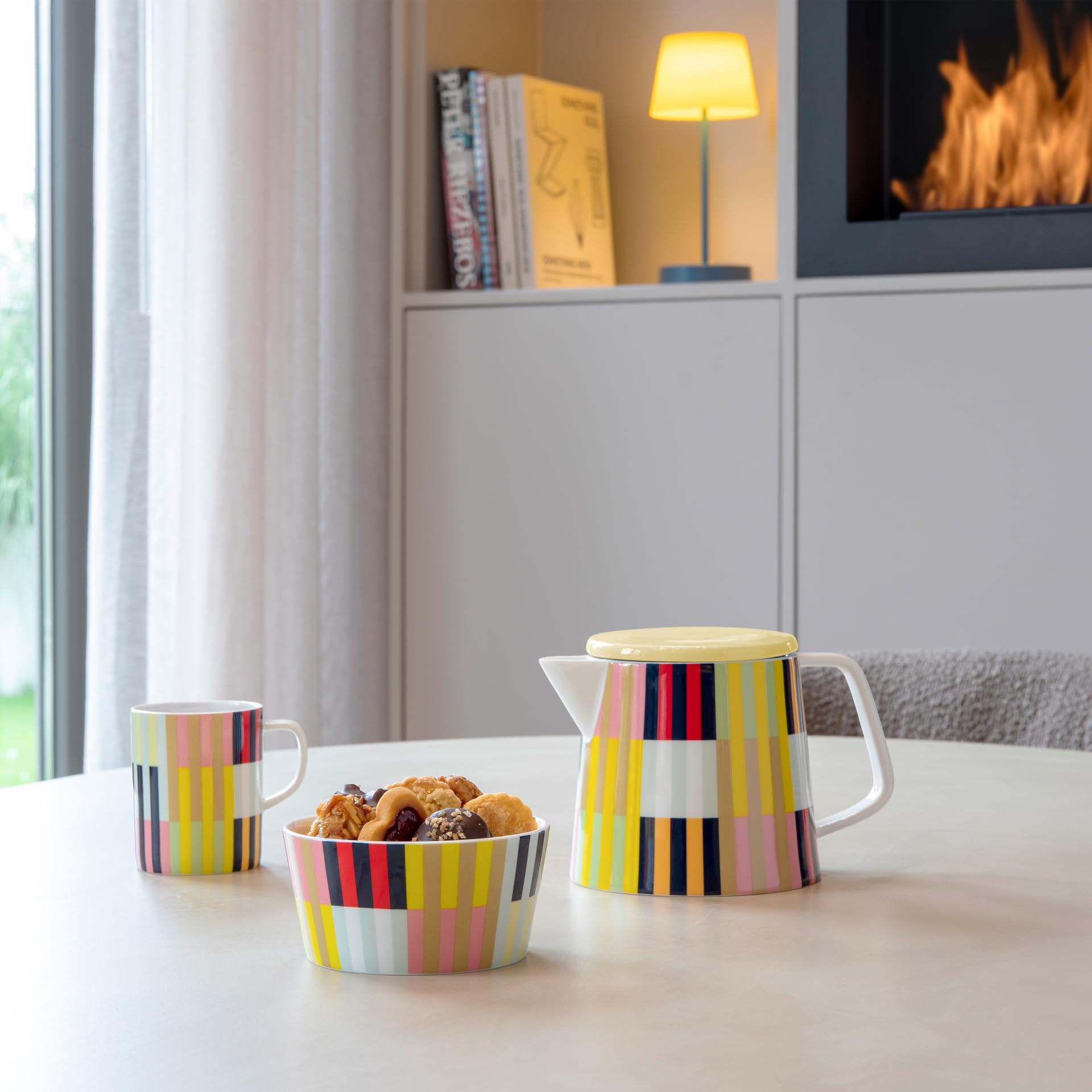 REMEMBER Teekanne Lorenzo, H 14 cm, Ø 14.6 cm / 1.2 l, Porzellan/Edelstahl, spülmaschinengeeignet – Teekanne im farbenfrohen Design, dekorative Teekanne für Teezeremonie oder Frühstückstisch (Havanna)