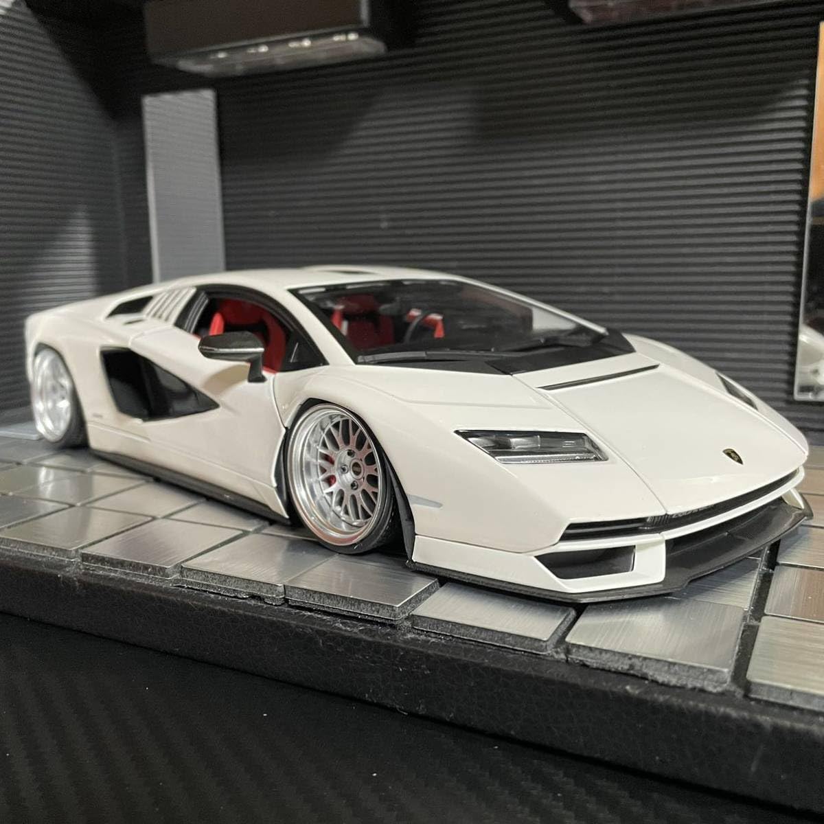 Amazon | 1/18 ランボルギーニ カウンタックLPI 800-4（カスタム仕様 