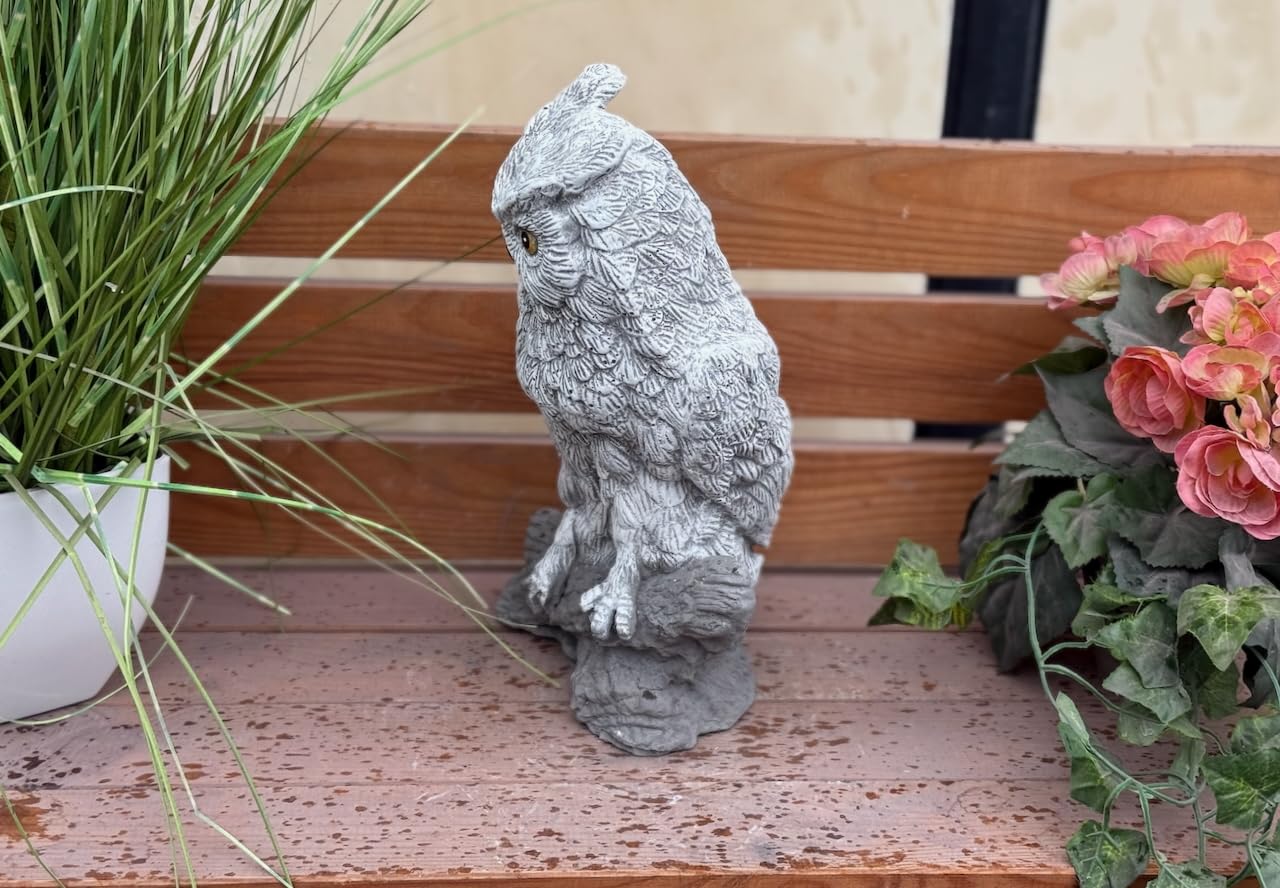 stoneandstyle Gartenfigur Eule auf Stein, 30 cm Höhe, Steinguss, Frostfest, Handgefertigt in Deutschland