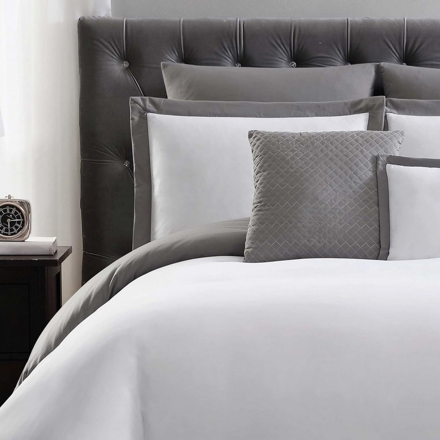 White and Gray Full/Queen Modern Duvet Cover Set with Decorative Pillows