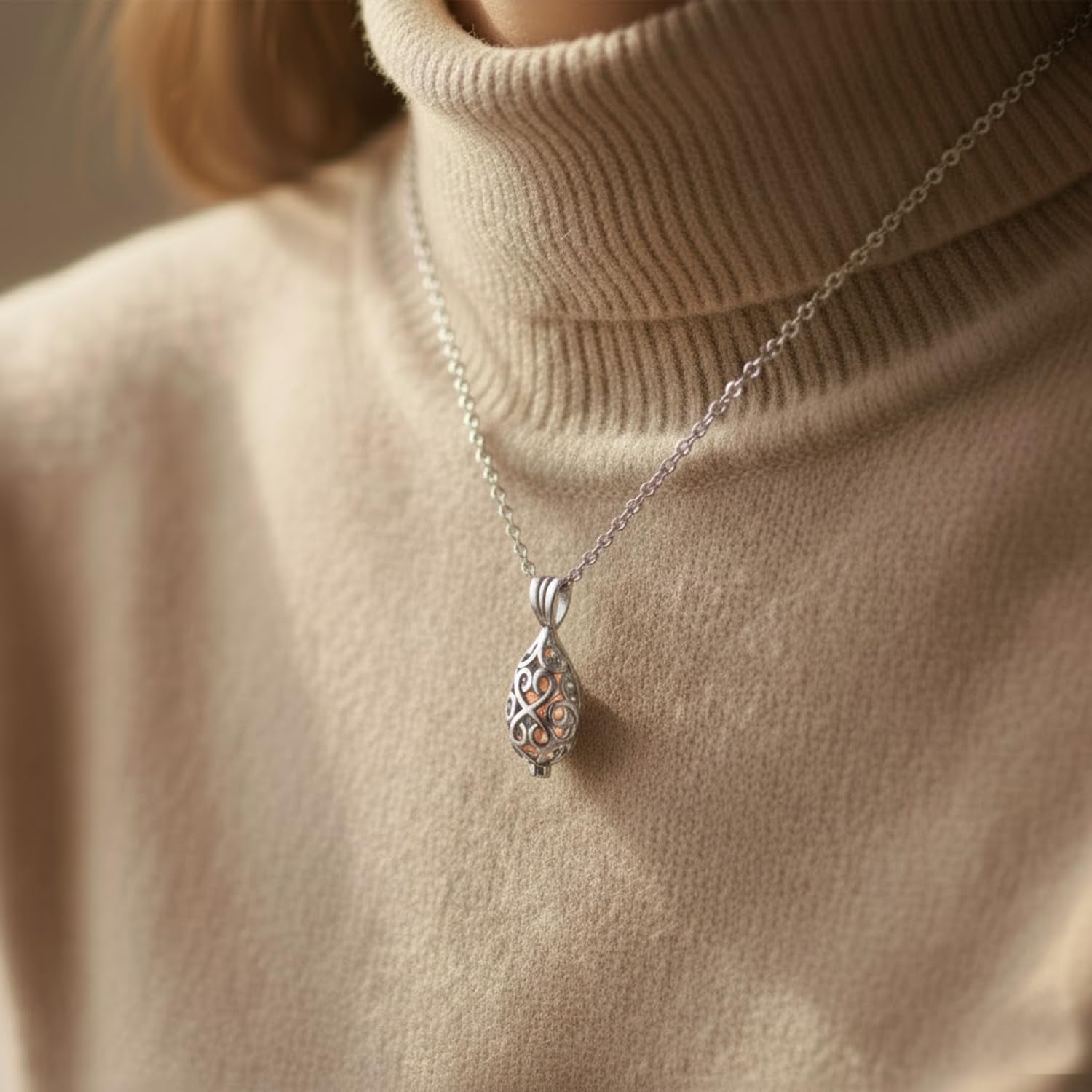 Urnenkette für Asche, Kette Asche Anhänger, Roségold Kapsel in Silber Filigran-Fassung