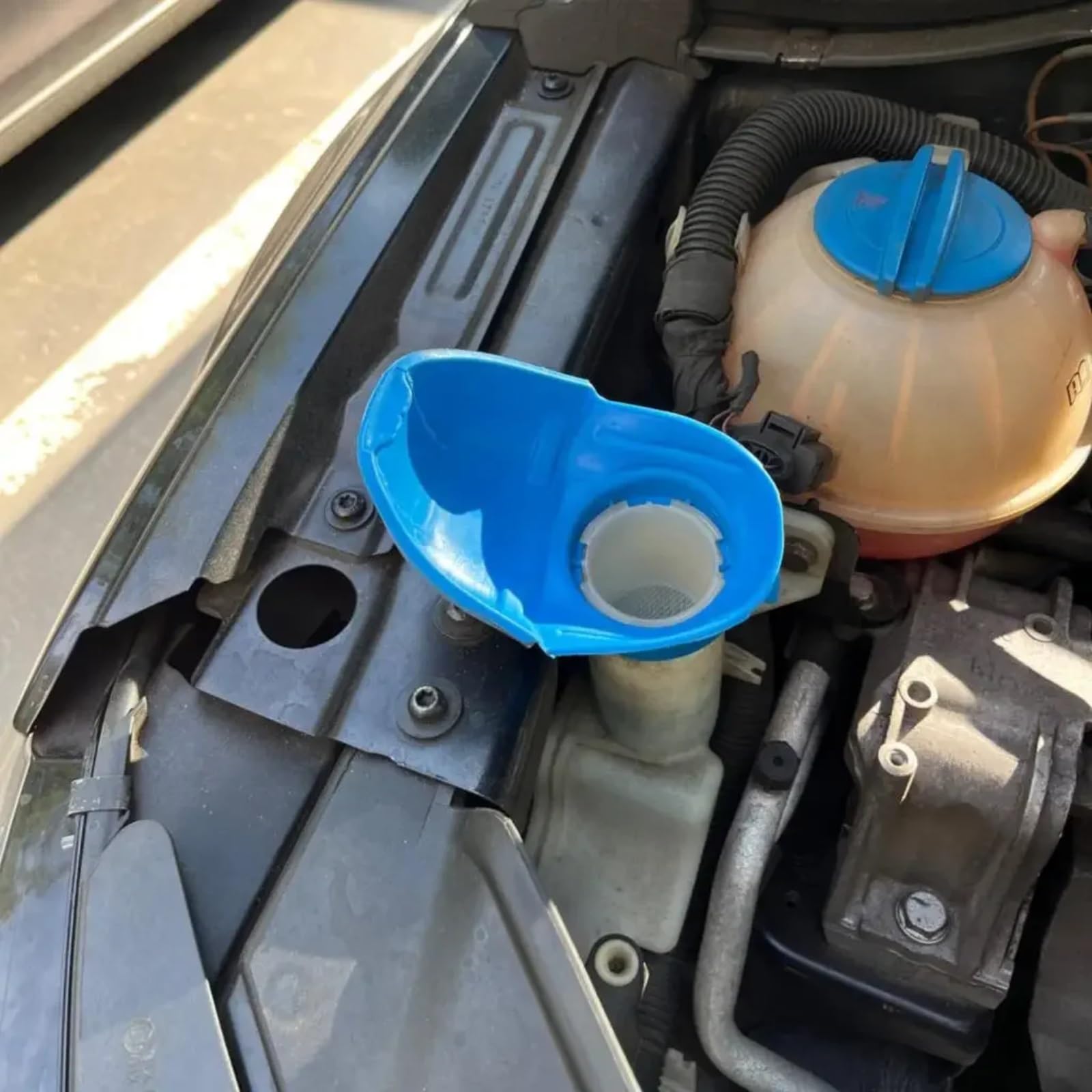 Pokrywa zbiornika płynu do spryskiwacza szyb Skoda Yeti (2009–2017) i Scala (2019–2022), OEM 6V0955485