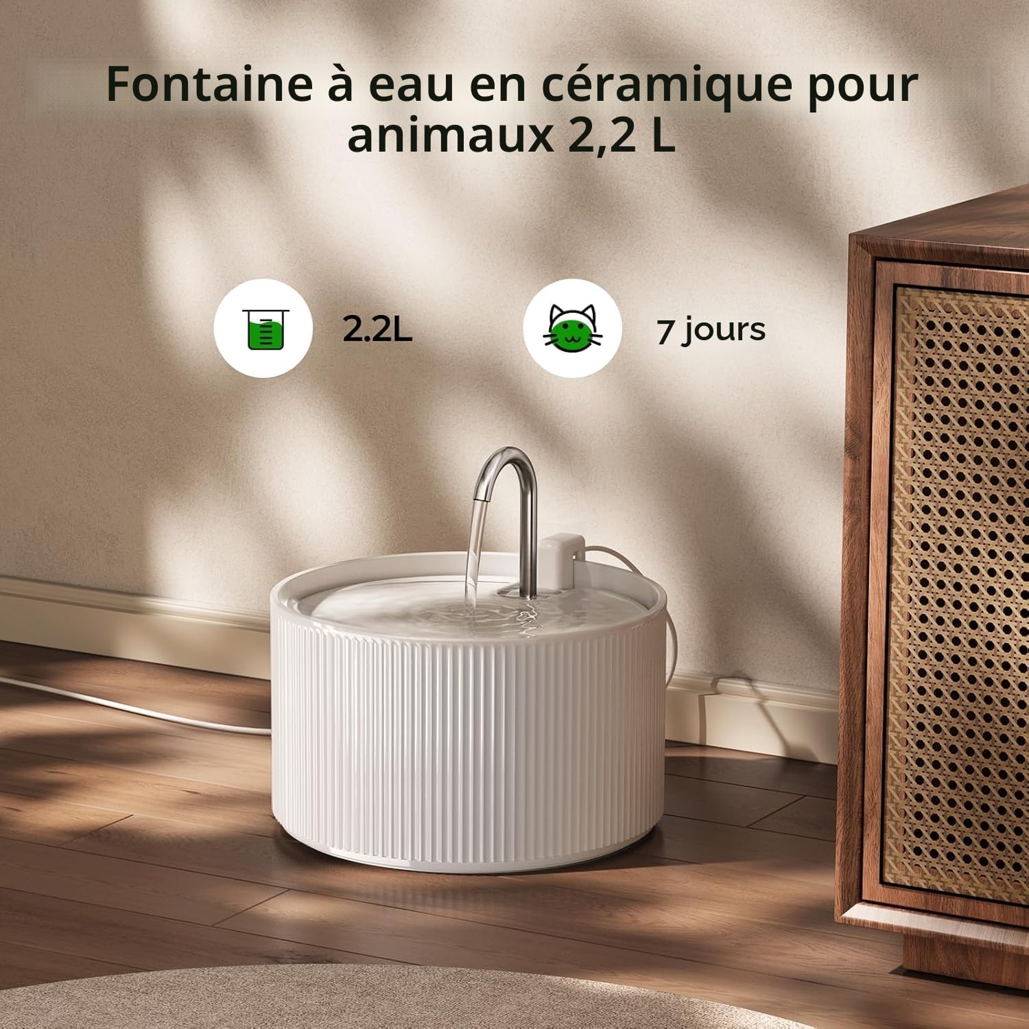 Fontaine à eau automatique en céramique pour chat - 2,2 l - 74 oz - Avec pompe ultra silencieuse et 3 filtres de rechange