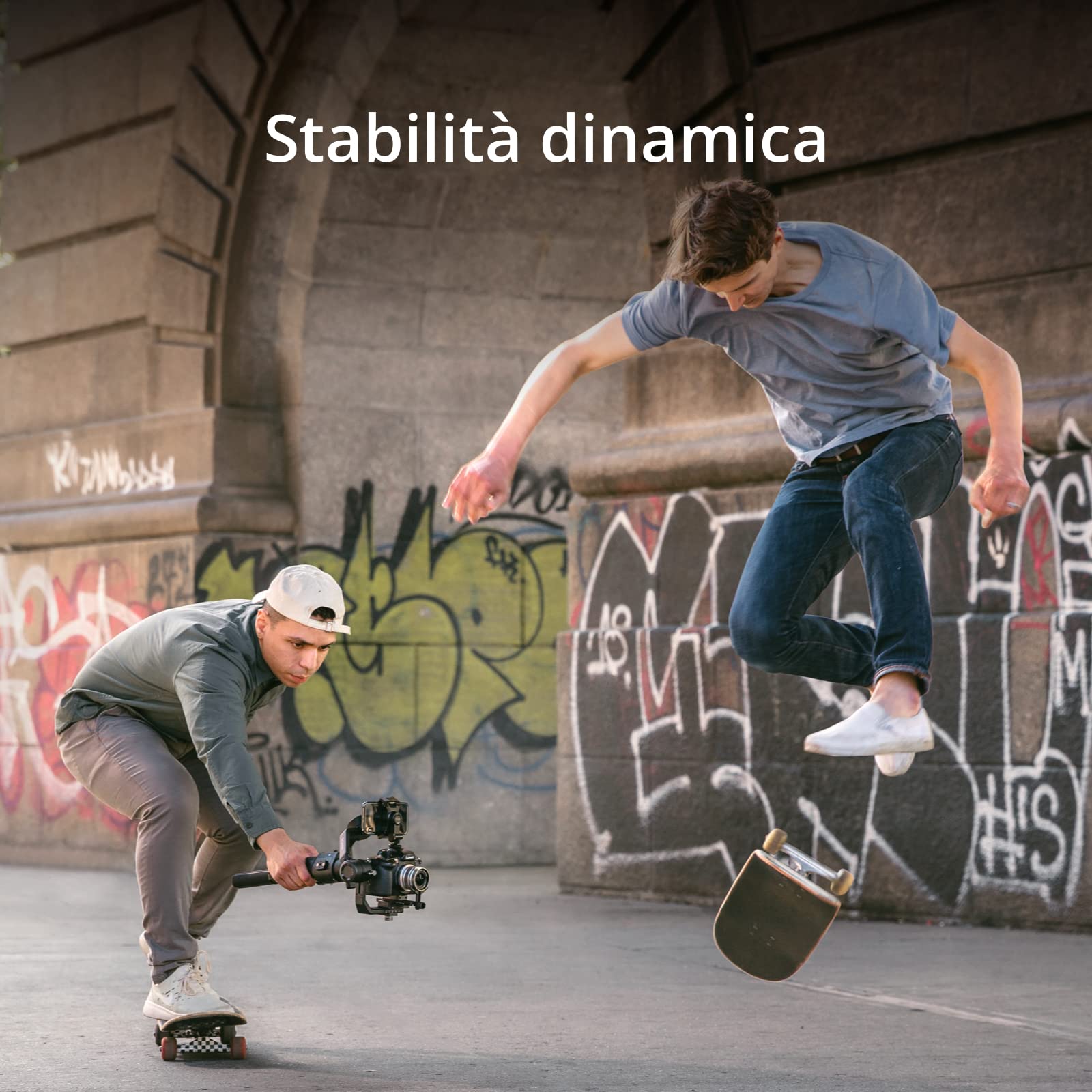 DJI Ronin-SC Stabilizzatore Professionale Portatile a 3 Assi, per Fotocamera Mirrorless, Leggero, Compatto, fino a 2 kg di Peso, Compatibile con Nikon, Canon, Panasonic, Fujifilm