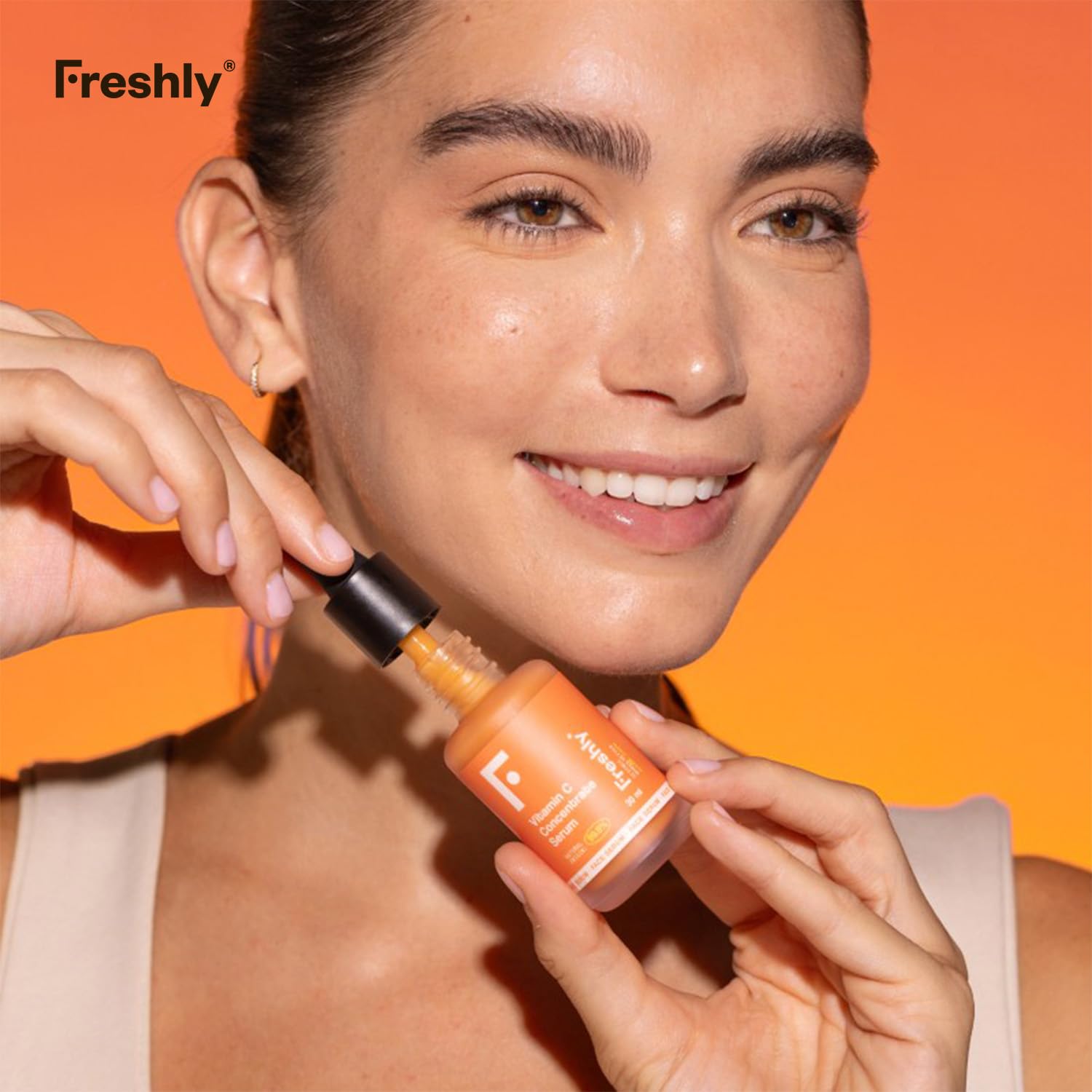 Freshly - Sérum Visage - Antioxydant avec Vitamine C et Extraits Naturels - Apporte Éclat et Fermeté - Convient aux Femmes Enceintes et aux Peaux Sensibles - Formule 99,9% Naturelle - 30 ml