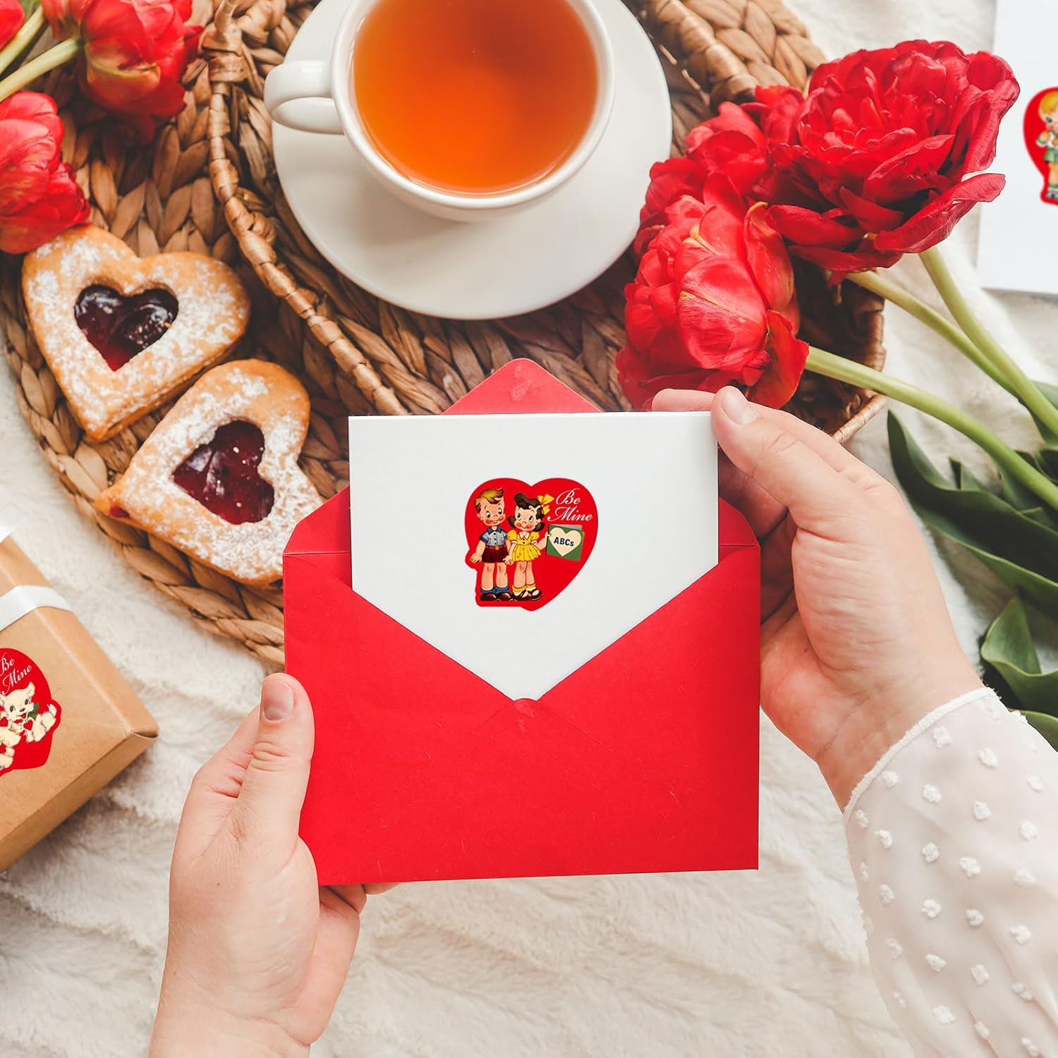 Whaline 1000Pcs Valentine's Day Stickers Retro Vintage Red Heart Shape Self-Adhesive Stickers Roll Envelope Seal Stickers for Wedding Anniversary Invitation Greeting Cards Gifts Decor