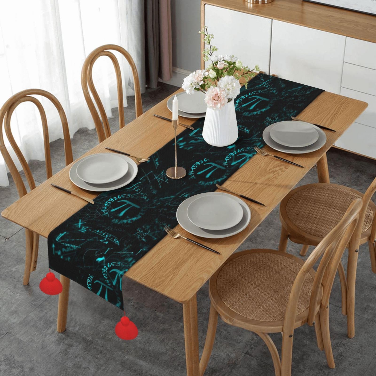 Chemin de table antidérapant avec pompons mathématiques pour Noël