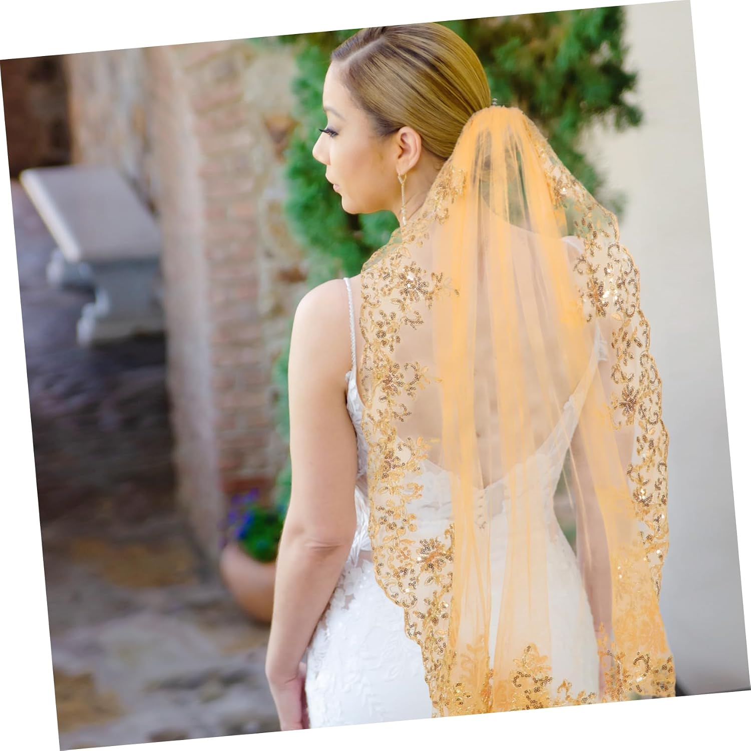 Gold Sequin Bridal Veil with Lace and Comb Long Wedding Veil Hair Accessory for Bride Elegant Hair Decoration for Engagement Bachelorette and Wedding Ceremonies