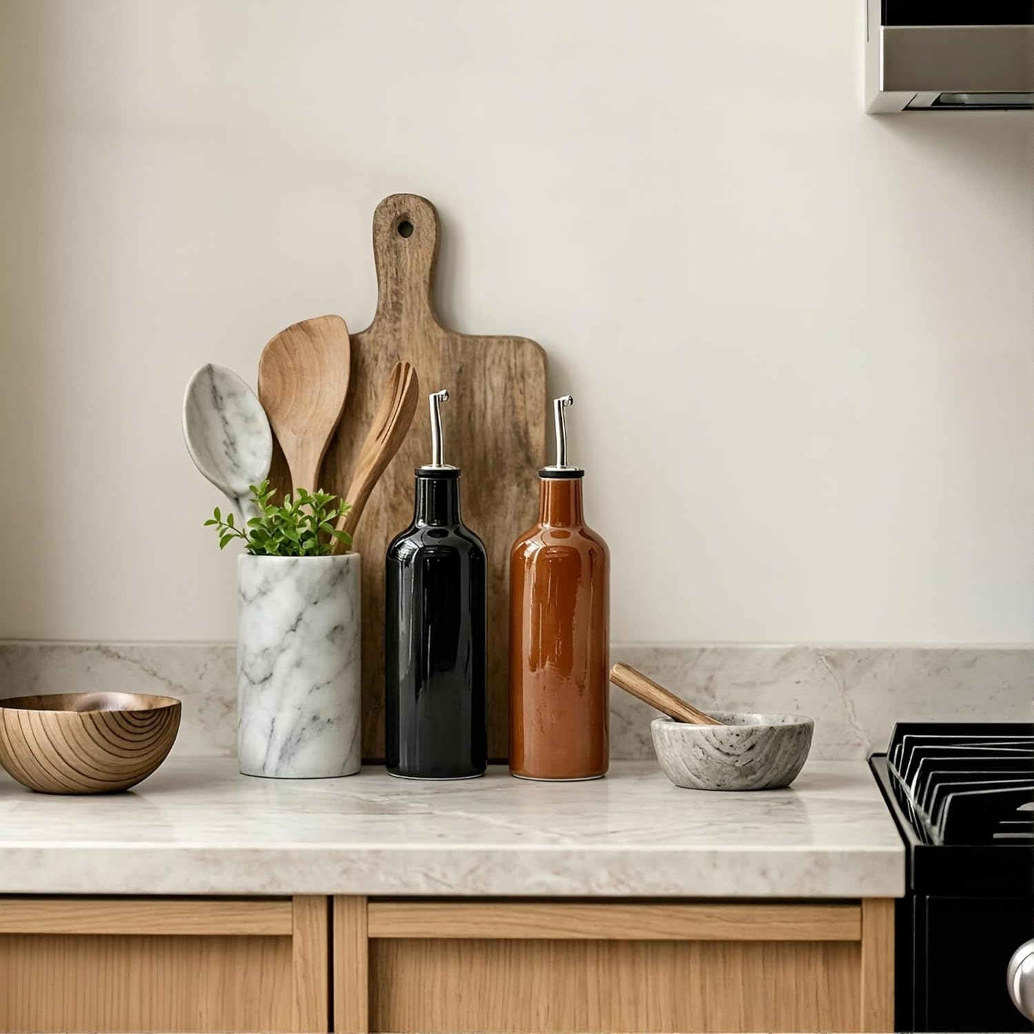 17Oz/500ml Ceramic Oil Dispenser Bottle with Gravity Lid, 304 Stainless Steel Spout & Silicone Stopper, Translucent Glaze Stoneware Cruet for Kitchen (Brown)