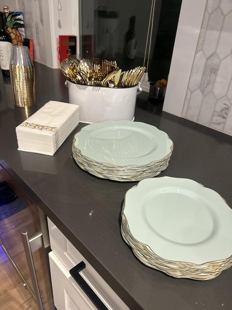 Impress Guests Easily with Elegant Baroque Disposable Dinnerware