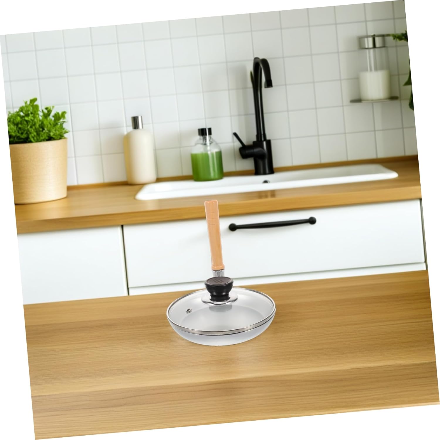 Japanese Nonstick Omelette Pan Small Frying Pan for Authentic Oyakodon Cooking Easy to Clean Vertical Handle Design Compatible with Gas Stoves with Lid