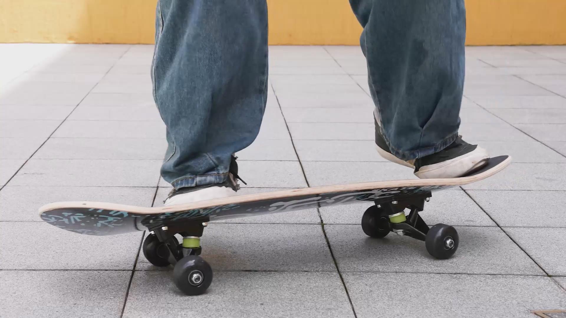 Amazon | スケボー スケートボード 31インチ 高精度 ABEC11製
