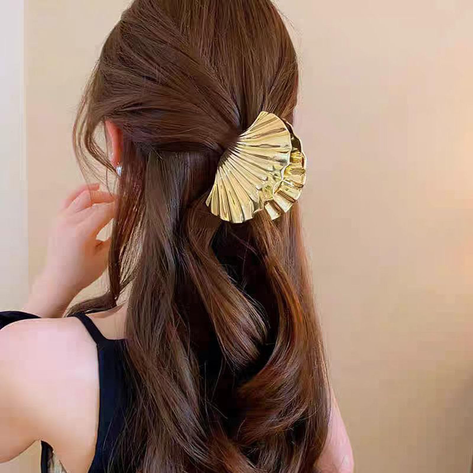LOVESHACKFANCY Shell ? Hair Clip Box Hair Claw Clip in Seashell - Chunks | Sephora main image 3