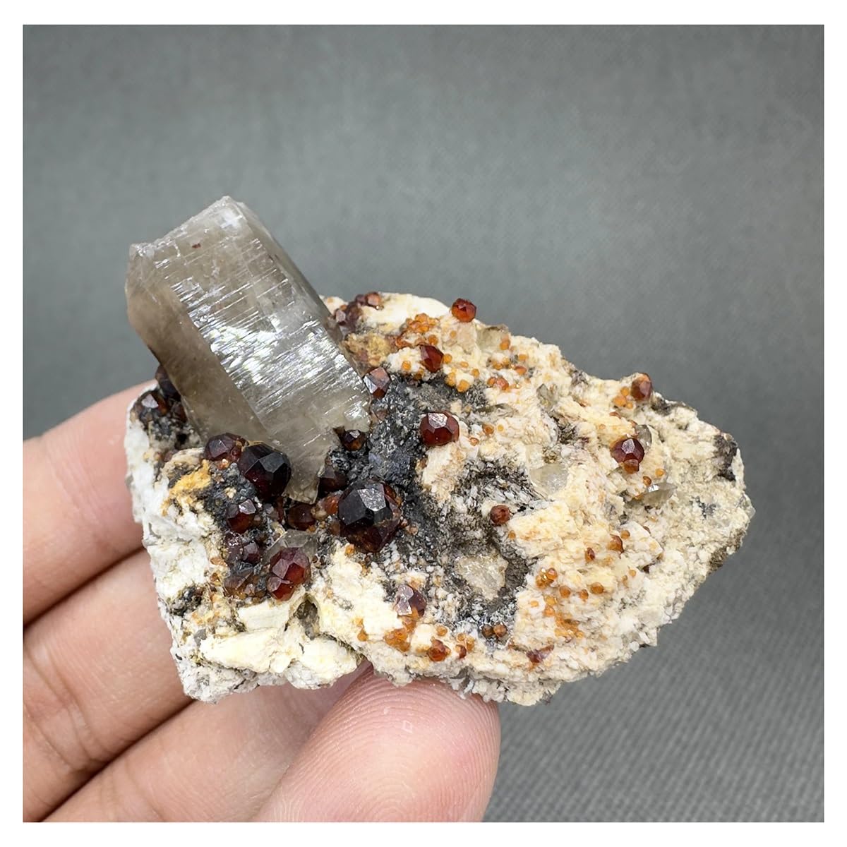 LQYXGS Crystal Stone Home Decor Natural Rare Growing On Crystal Mineral Specimens Quartz Crystals(40g 43 * 23 * 56mm)