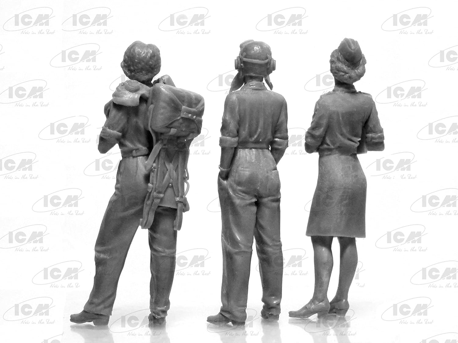 ICM 32108 Plastic Military Figure Models US WASP (1943-1945) (3 Figures) - Scale 1:32