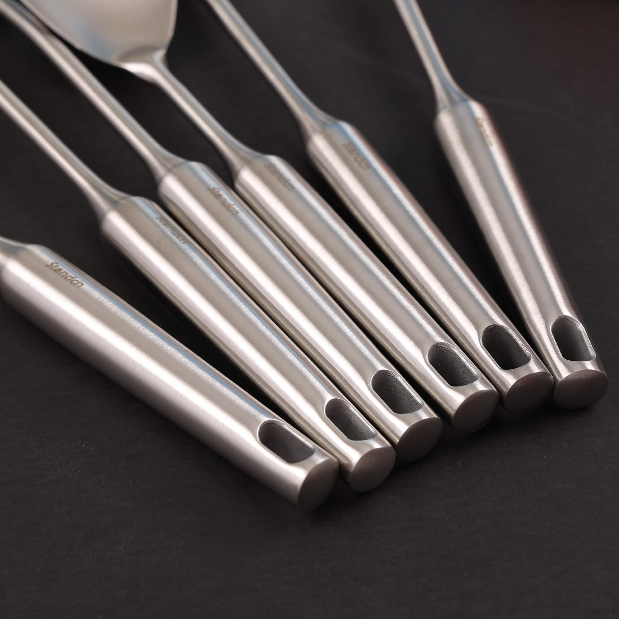 Juego de utensilios de cocina de acero inoxidable 18/10, utensilios de cocina de metal de 15 pulgadas con soporte giratorio para encimera, espátula, cucharón, espumadera, espátula ranurada, pasta,
