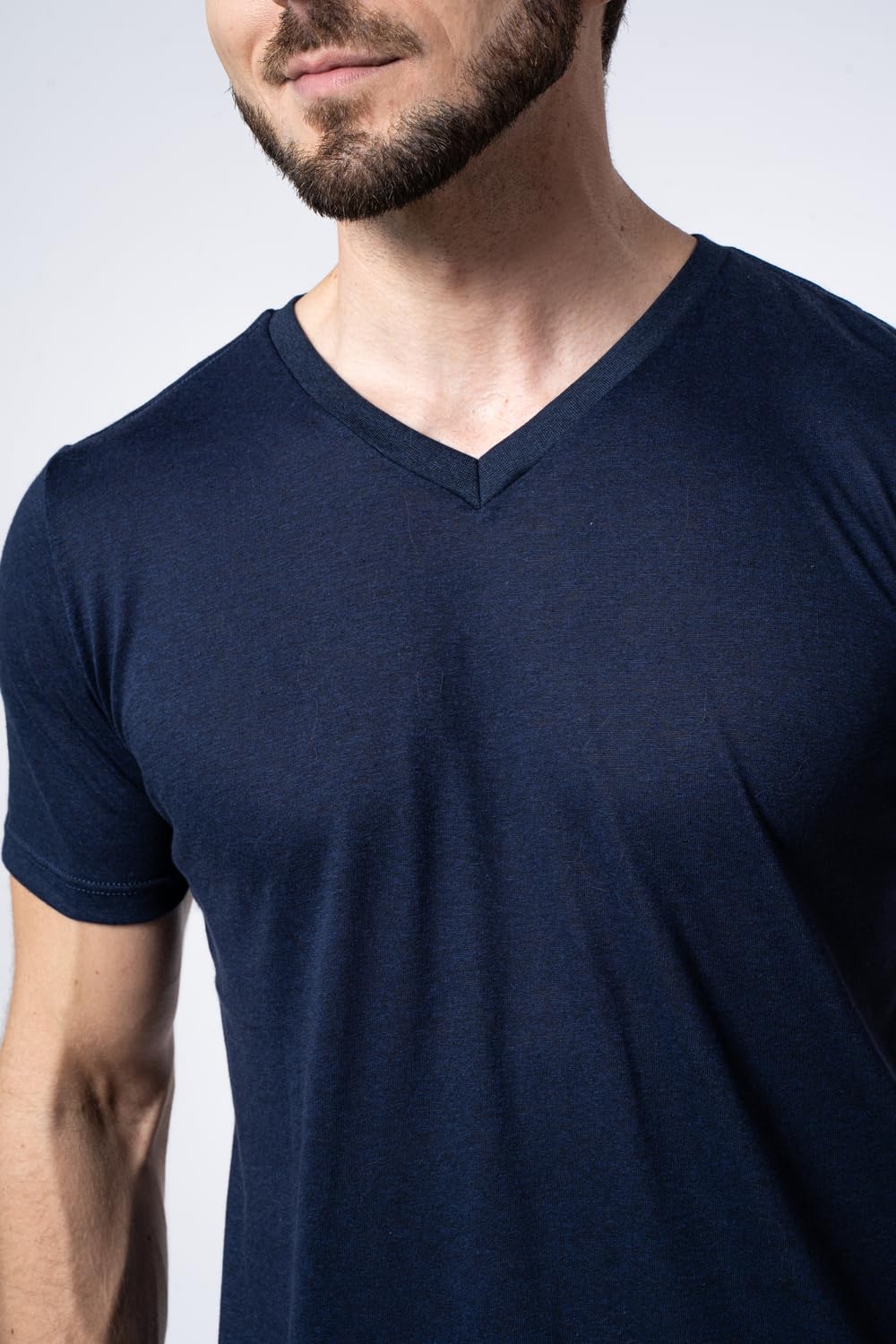 Camiseta Masculina Meia Malha Slim Fit Lisa Básica, Gola V em promoção! Veja a oferta e mais achadinhos de Camisetas 6 Hoje é o melhor dia para comprar Camiseta Masculina Meia Malha Slim Fit Lisa Básica, Gola V com aquele preço maroto! Promoção! Aproveite a oferta! 6