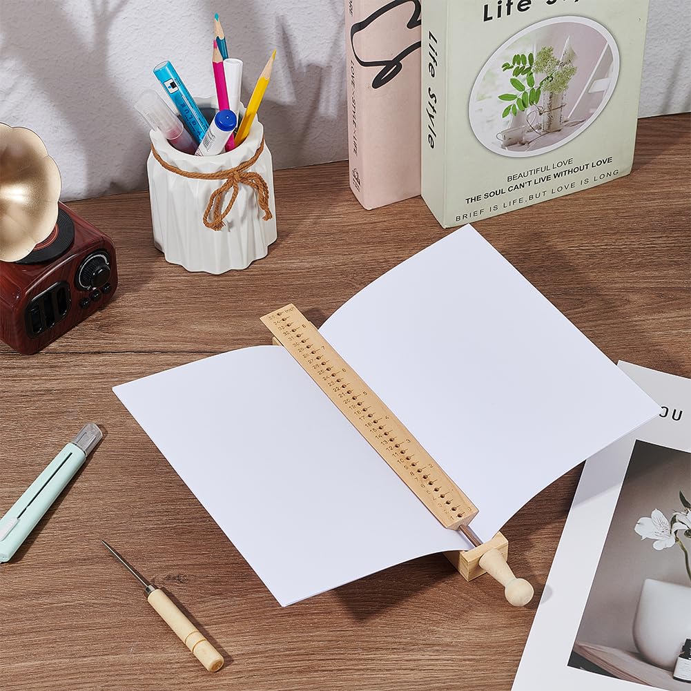 BENECREAT Outil de Poinçonnage de Reliure en Bois Kit de Reliure à Main Fournitures de Reliure avec Poinçon et Berceau pour L'Artisanat de Bricolage Cahier Revues Planificateurs
