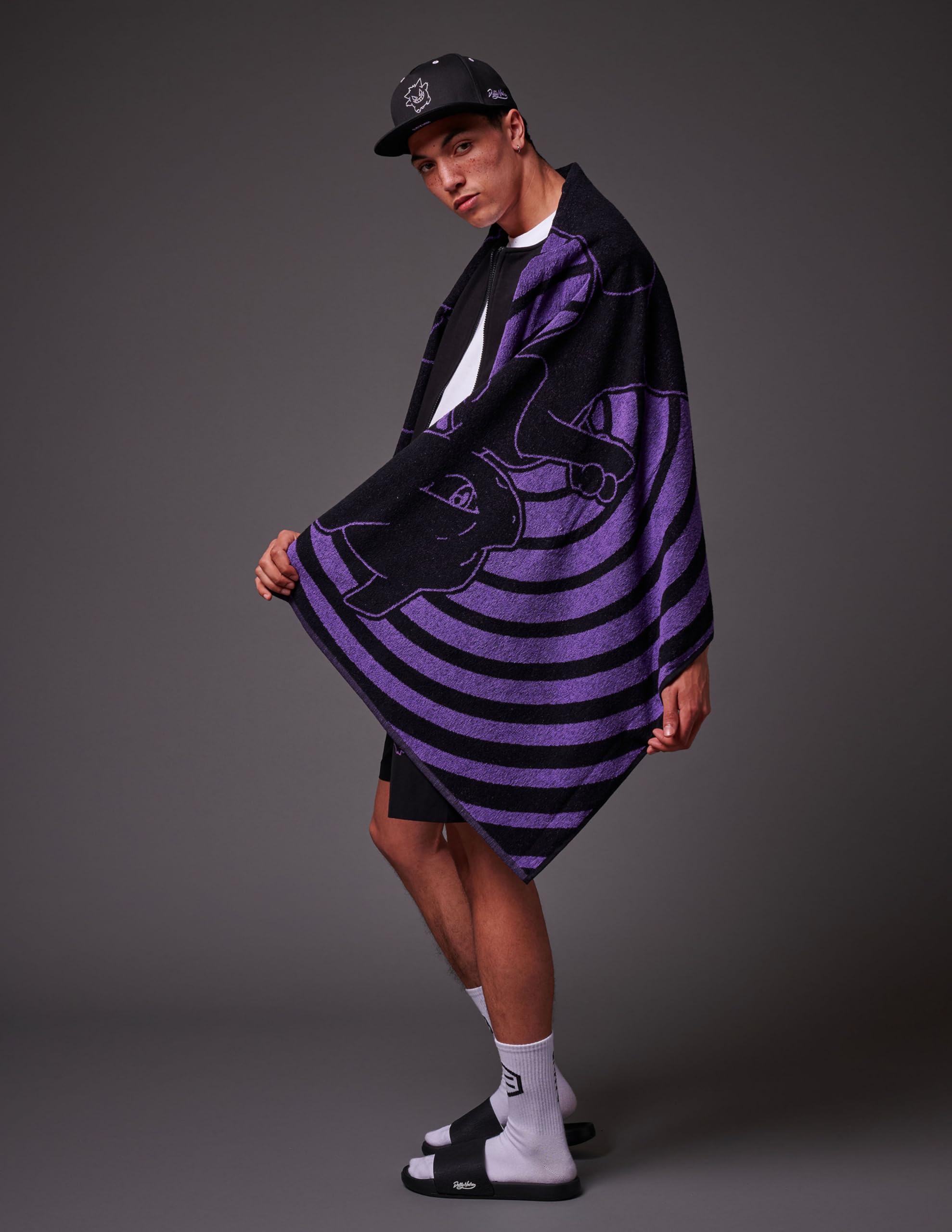 Dolly Noire Pokémon Toalla de Playa Mewtwo, Negro – Unisex, Algodón 100%, 95x170 cm, Colección Oficial
