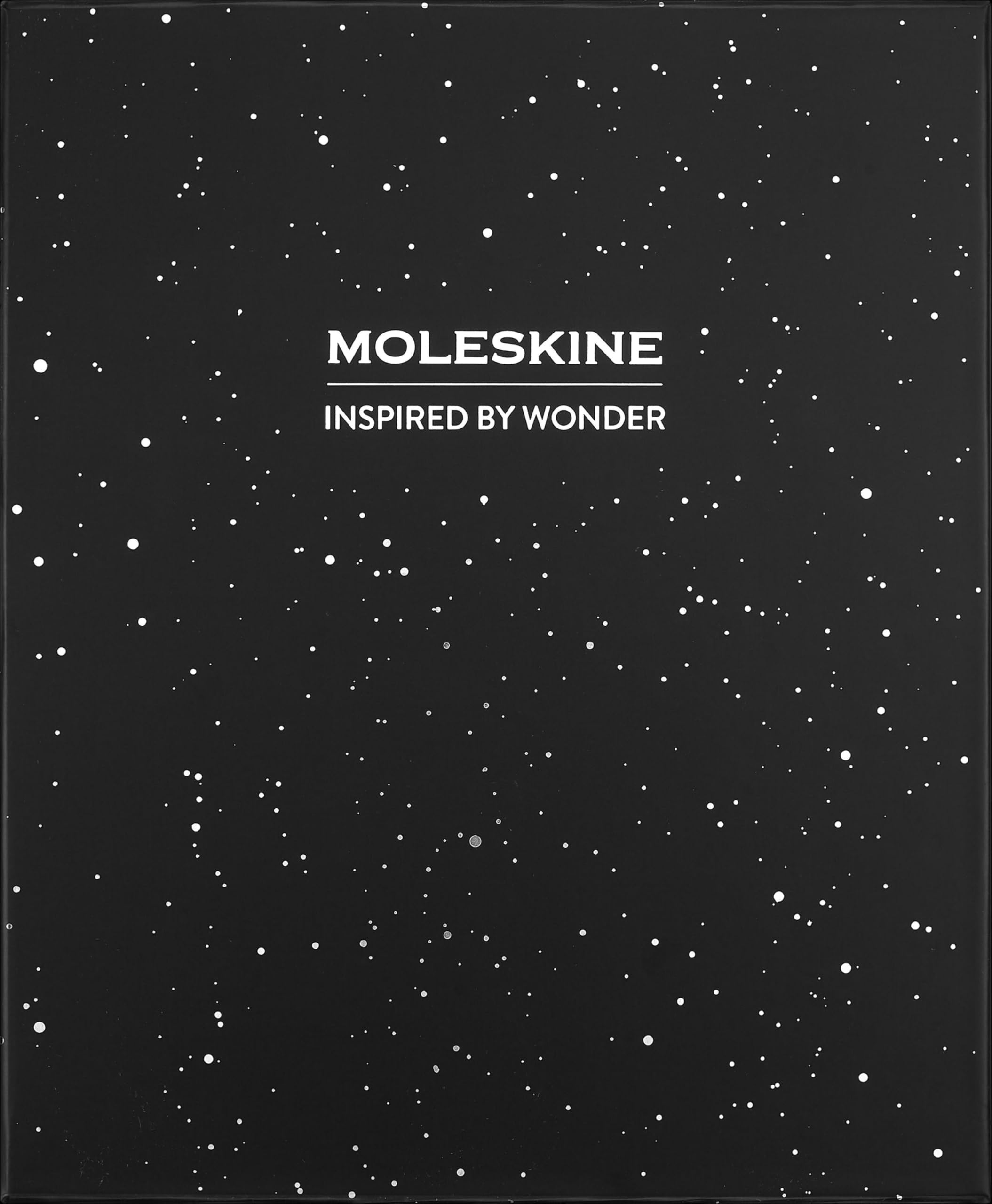 Moleskine Bundle Box Nasa-​inspiriertes Notizbuch, L/​A5, liniert, fester Einband, 2 Nasa-​inspirierte Pins, 4 Nasa-​inspirierte Blackwing Graphitstifte, wiederverwendbare Box