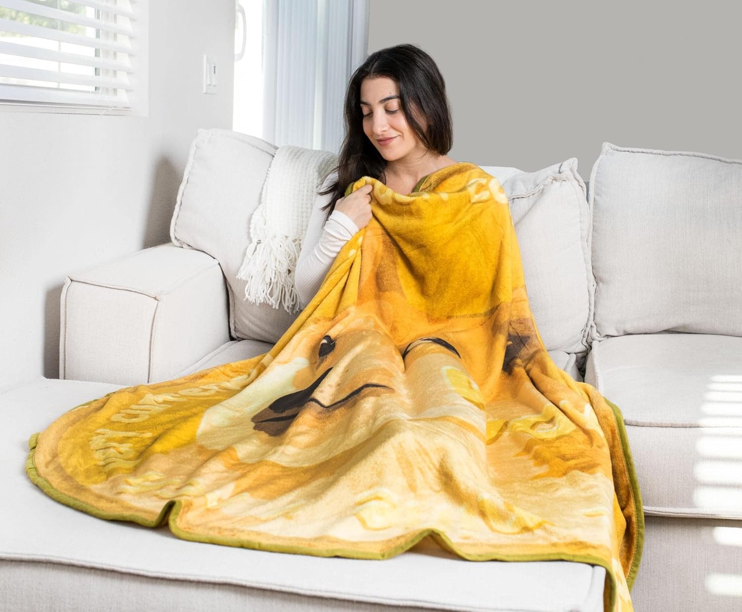 Dogecoin Cryptocurrency Round Fleece Throw Blanket | Plush Soft Polyester Cover for Sofa and Bed, Cozy Home Decor Room Essentials | Funny Money Prop Gifts for Teens, Kids | 60 Inches