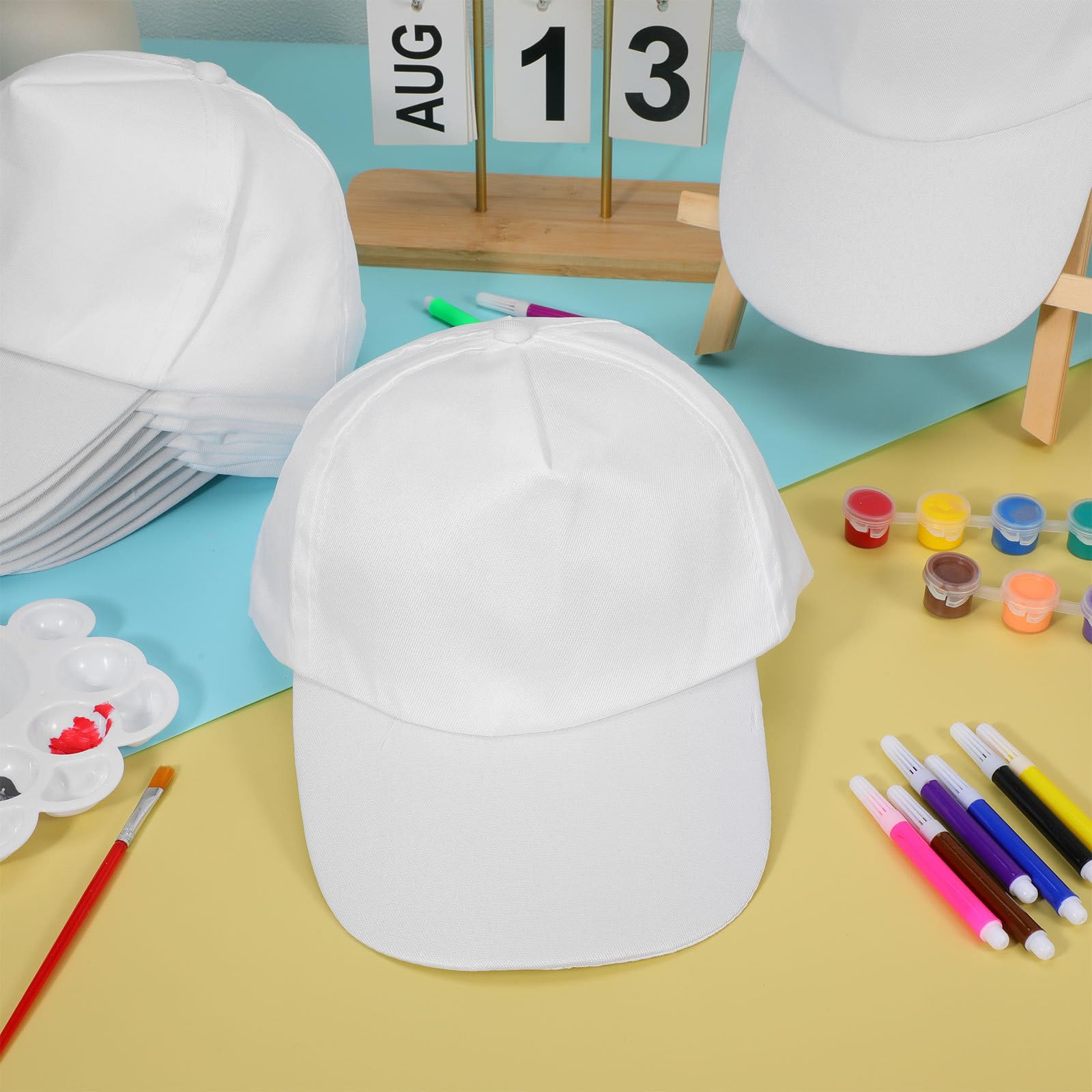 Housoutil 24 Gorras de Béisbol White con Marcadores de Pintura, Gorras de Béisbol en Blanco para Manualidades, White para Fiestas de Cumpleaños, Manualidades Y Actividades Al Aire Libre.