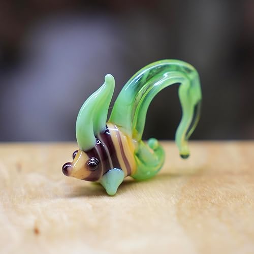 Miniatura 5 de 1 Green Glass Fish Figurine Hand-Blown Murano-Style Miniature Collectible Sea Animal Ornament for Dollhouse, Shelf & Desk Gift for Ocean Lovers