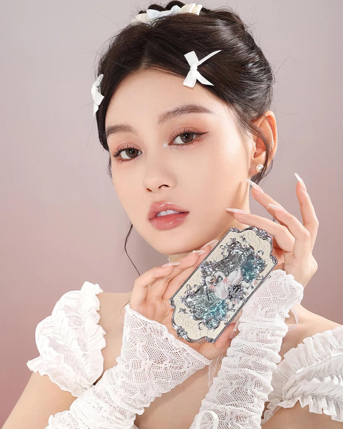 Palette de maquillage Swan Ballet, ombre à paupières Flower Know, blush, enlumineur et contouring, palette de maquillage pour le visage avec 4 teintes mates + 2 teintes neutres irisées (White Swan)