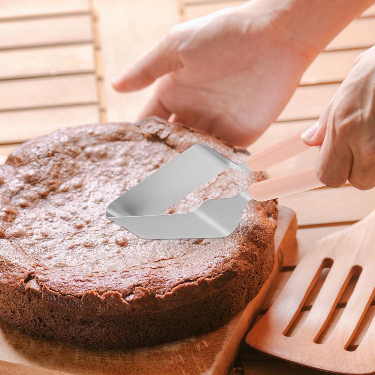 Hemobllo Stainless Steel Cake Cutter 10.62 Inch with Triangular Divider for Even Cake Slicing and Serving Ideal for Weddings Birthdays Parties