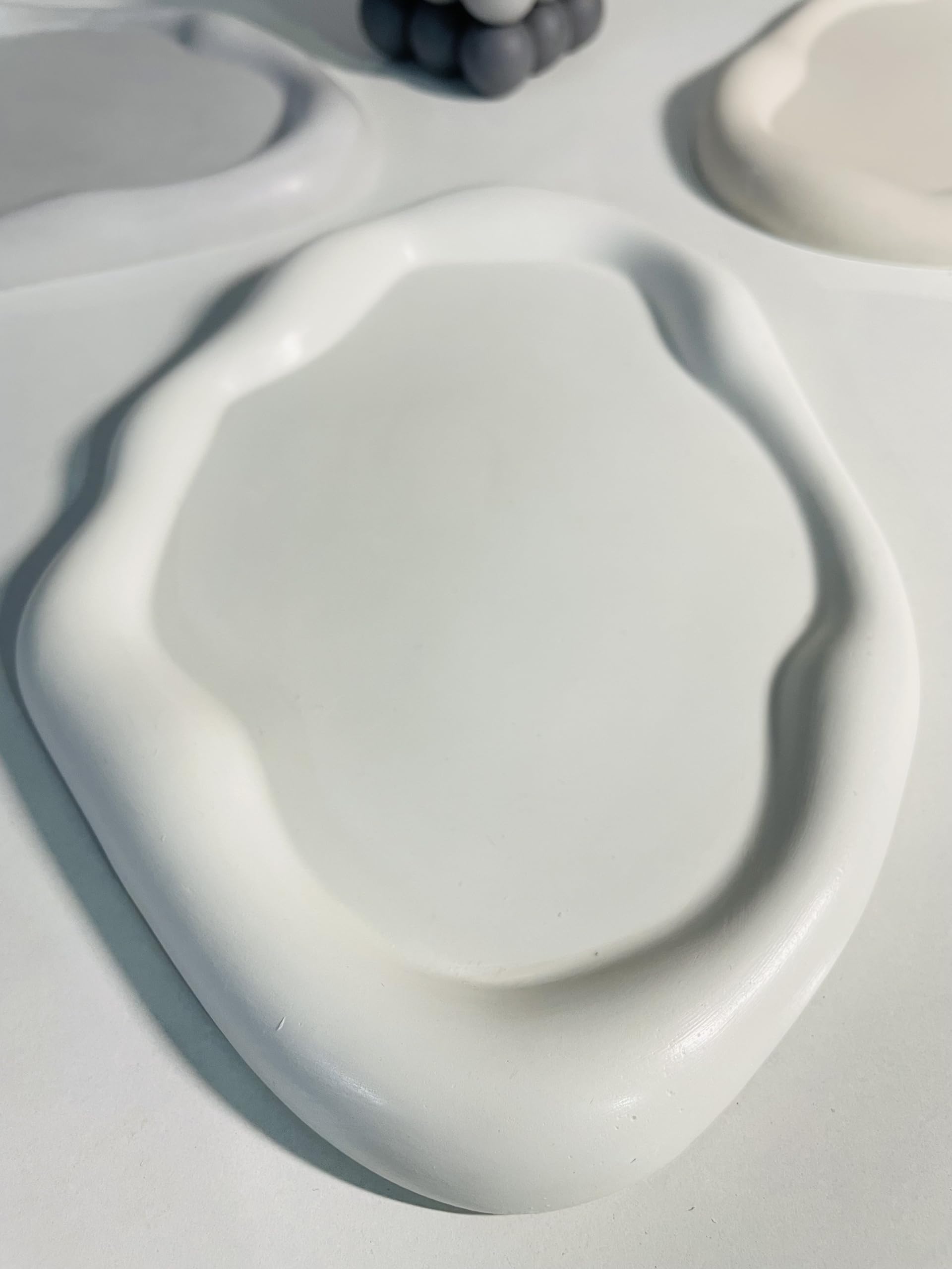 TREETRUNK® Concrete Cloud Trinket Tray | Jewellery/Makeup/Table Organizer l Home Decor l Candle Tray | Multipurpose (24×16×2cm) White (White)