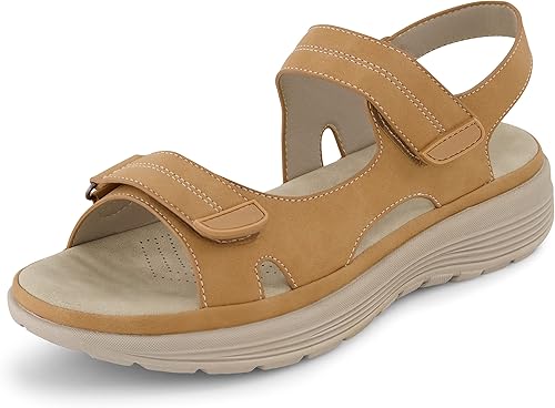 CUSHIONAIRE Sandalia Magee para mujer con plantilla cómoda para exteriores con correa ajustable y espuma viscoelástica, anchos disponibles