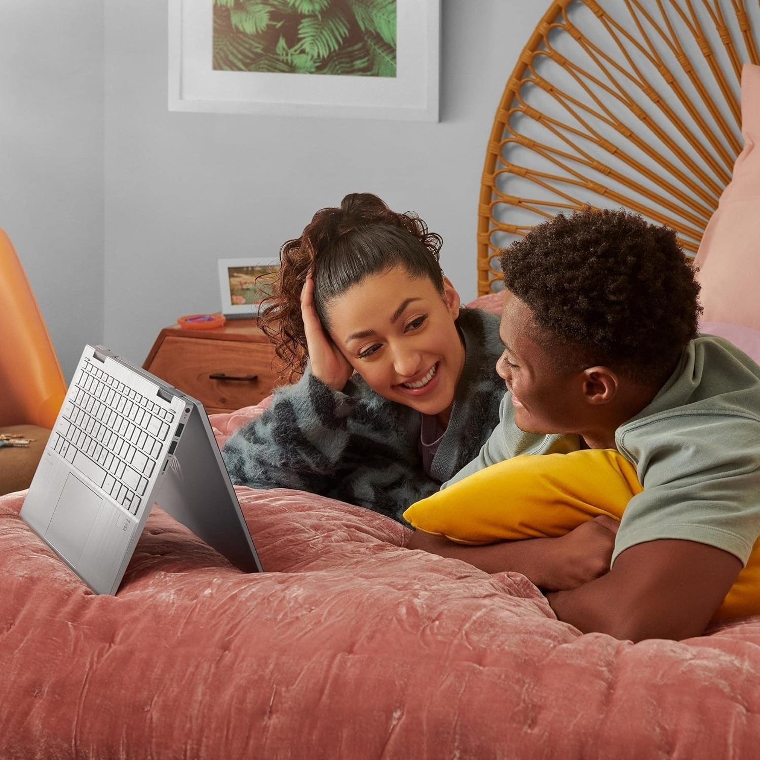 HP Pavilion x360 14-ek1001sl, Intel Core I5-1335U, RAM 8GB DDR4, SSD 256GB Pcle NVMe, Display Touch 14" IPS micro-edge FHD, Intel Iris Xe, Audio B&O, Windows 11, Argento