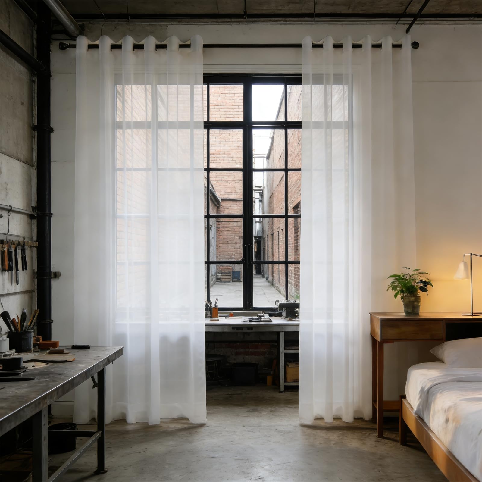Cortinas blancas traslúcidas con filtrado de luz suave y textura de lino para dormitorio