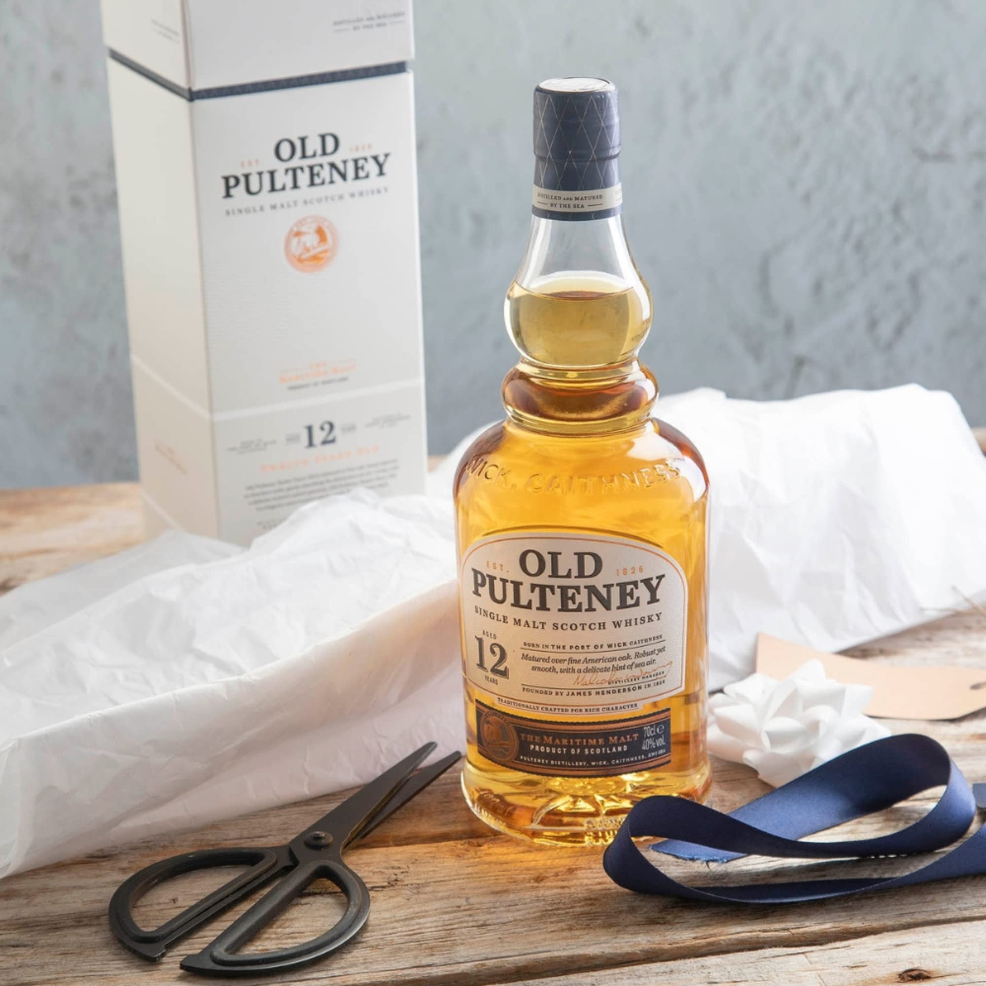 Old Pulteney Highlands Single Malt Whisky 12 Years 1 x 0,7l) – Der maritime, von Meeresluft geprägte Whisky aus Schottland in der Geschenkverpackung mit 40% vol. Alkohol