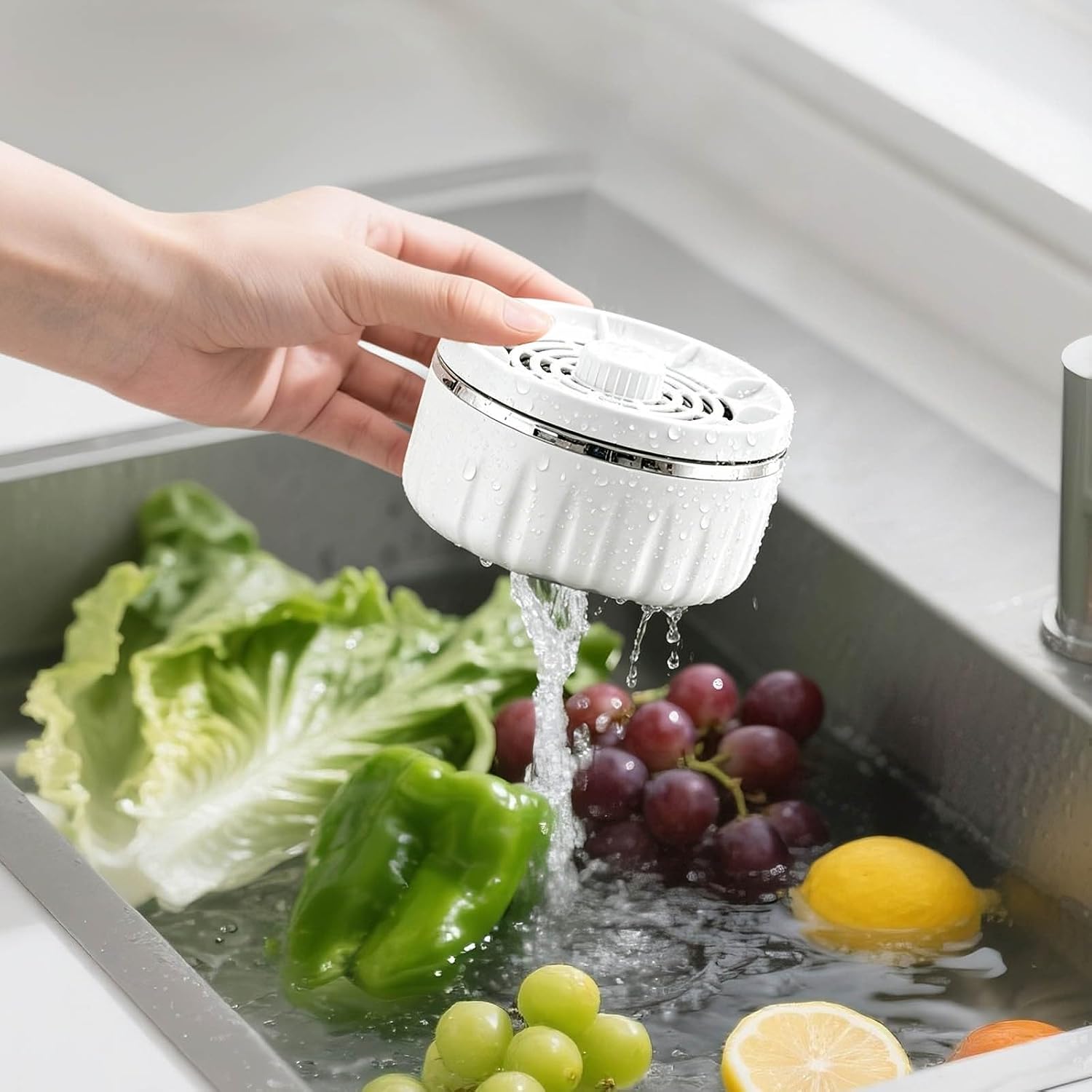 Fruit and Vegetable Washing Machine, Waterproof Fruit and Vegetable Cleaner, Rotatable Fruit and Vegetable Machine, The Fruit Cleaner Device Automatically Turns on in The Water (White)