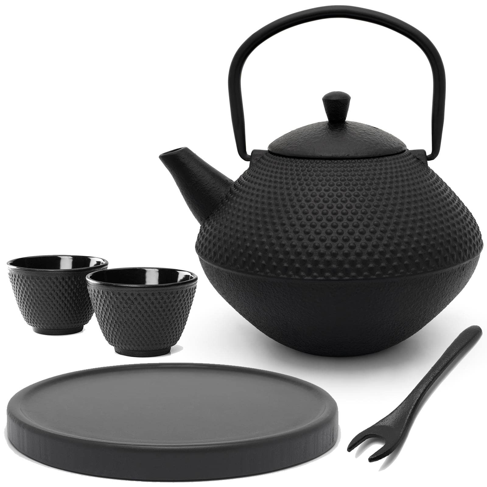 Bredemeijer Teekanne Set Gusseisen 1.0 Liter - mit Edelstahl Tee-Filter Sieb-Einsatz - 2 Becher & schwarzem Holzuntersetzer & Deckelheber - 5-teiliges Teeset für losen Tee