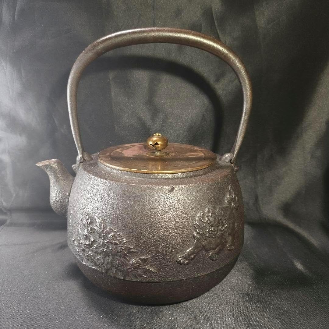 鉄瓶 銅蓋 梅花 長文堂 高さ23cm 鉄瓶なつめ 長文堂 – KOHORO