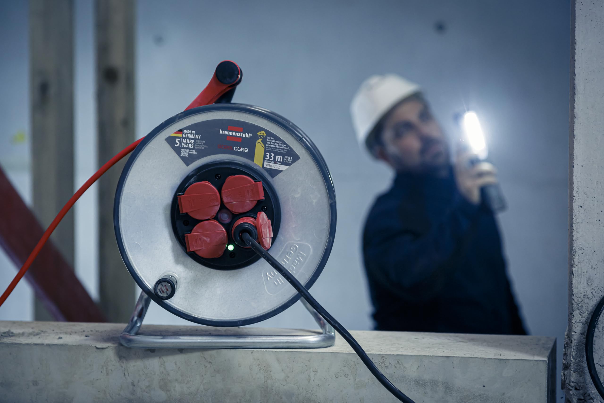 Brennenstuhl Professional SteelCore SC 3110 IP44 (33 m H07BQ-F 3G1,5 cavo, bobina in lamiera d'acciaio, utilizzo in cantiere e uso esterno permanente, Made in Germany)