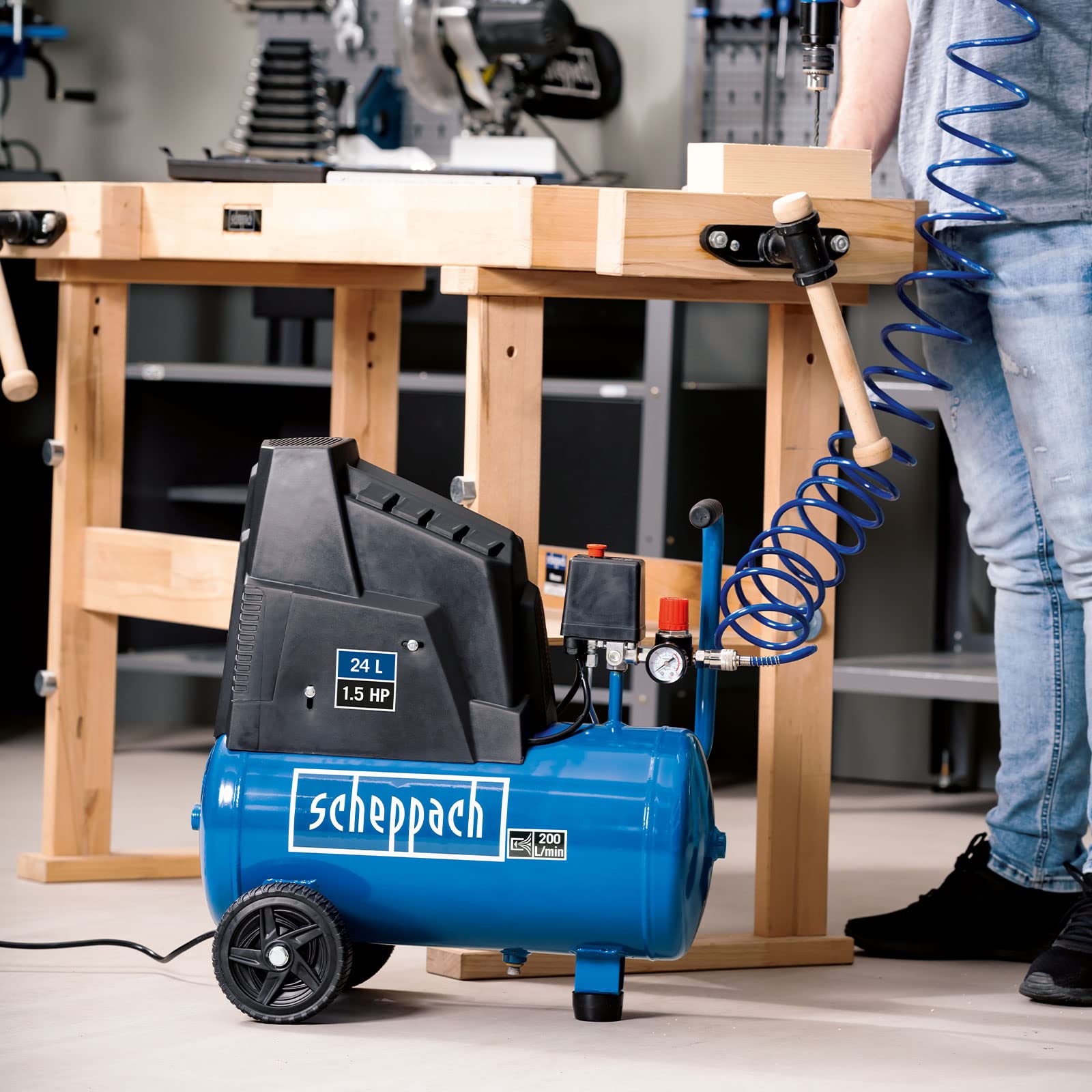 Scheppach Druckluft Kompressor HC30ox | ölfrei & langlebig | 1100W Motorleistung | 24L Kessel mit max. 8 bar Druck | 200l Luftleistung | inkl. Fahrvorrichtung, Druckminderer & Schnellanschlusskupplung