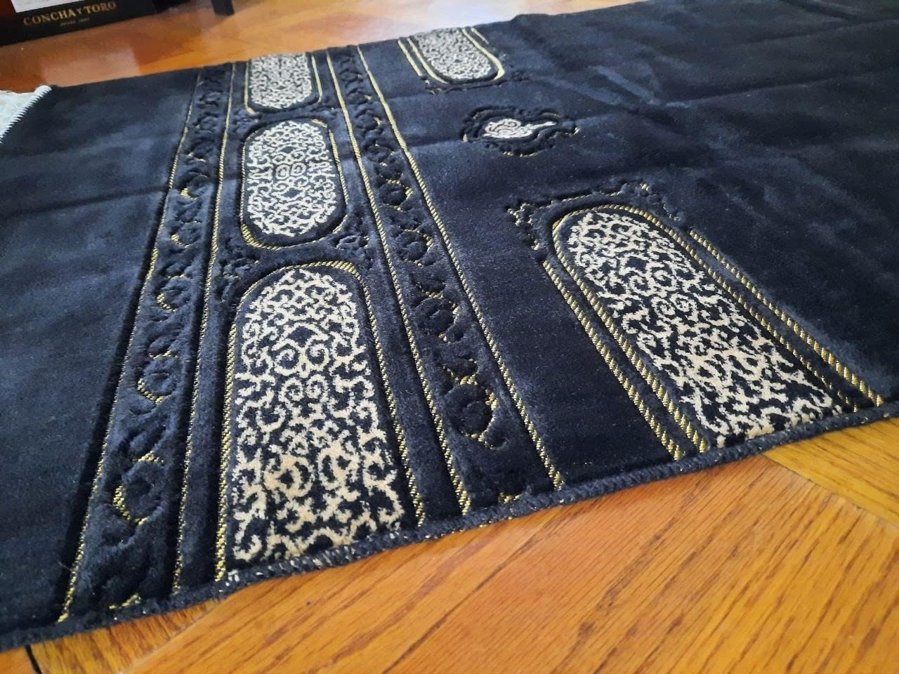 Islamic/Muslim Prayer Mat/Rug - Janamaz - Sajda - سجادة صلاه - جائے نماز - نماز آسنوں - प्रार्थना आसनों - seccade (Black)