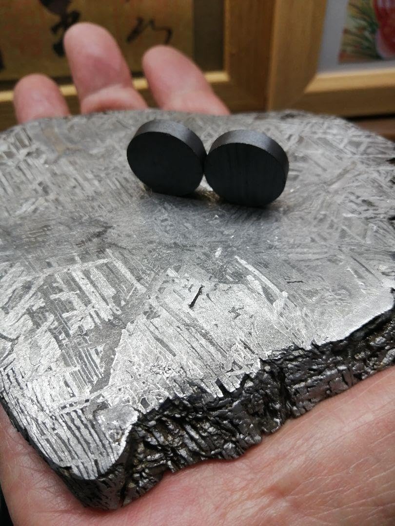 ☆『超隕石』鉄隕石 本物原石 928g 隕石内部。すばらしい『超隕石