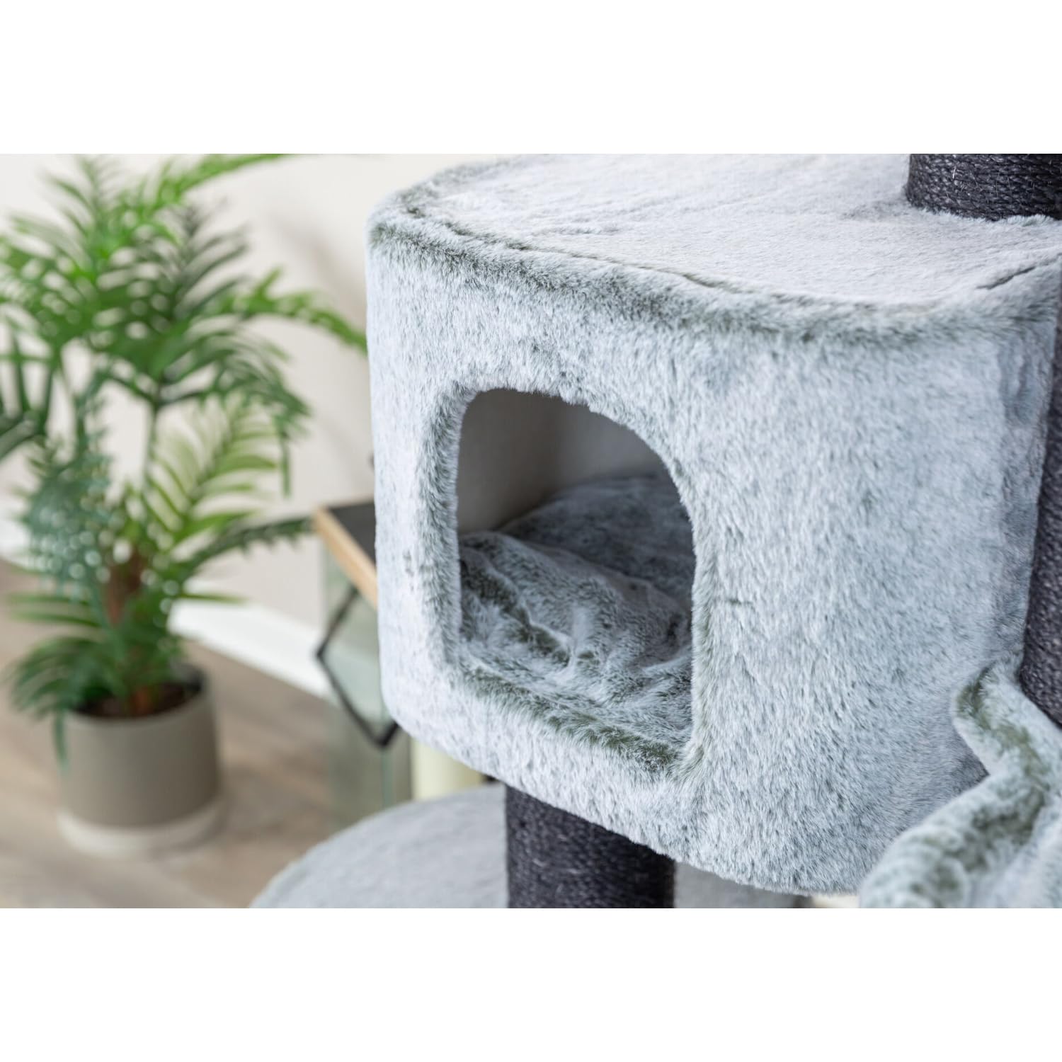Trixie - Rascador 'Miguel' para Gatos (146 cm) – Árbol de Varios Niveles con Cueva, Hamaca Relax y Plataformas Acolchadas – Centro de Juego y Descanso Estable en Blanco y Verde