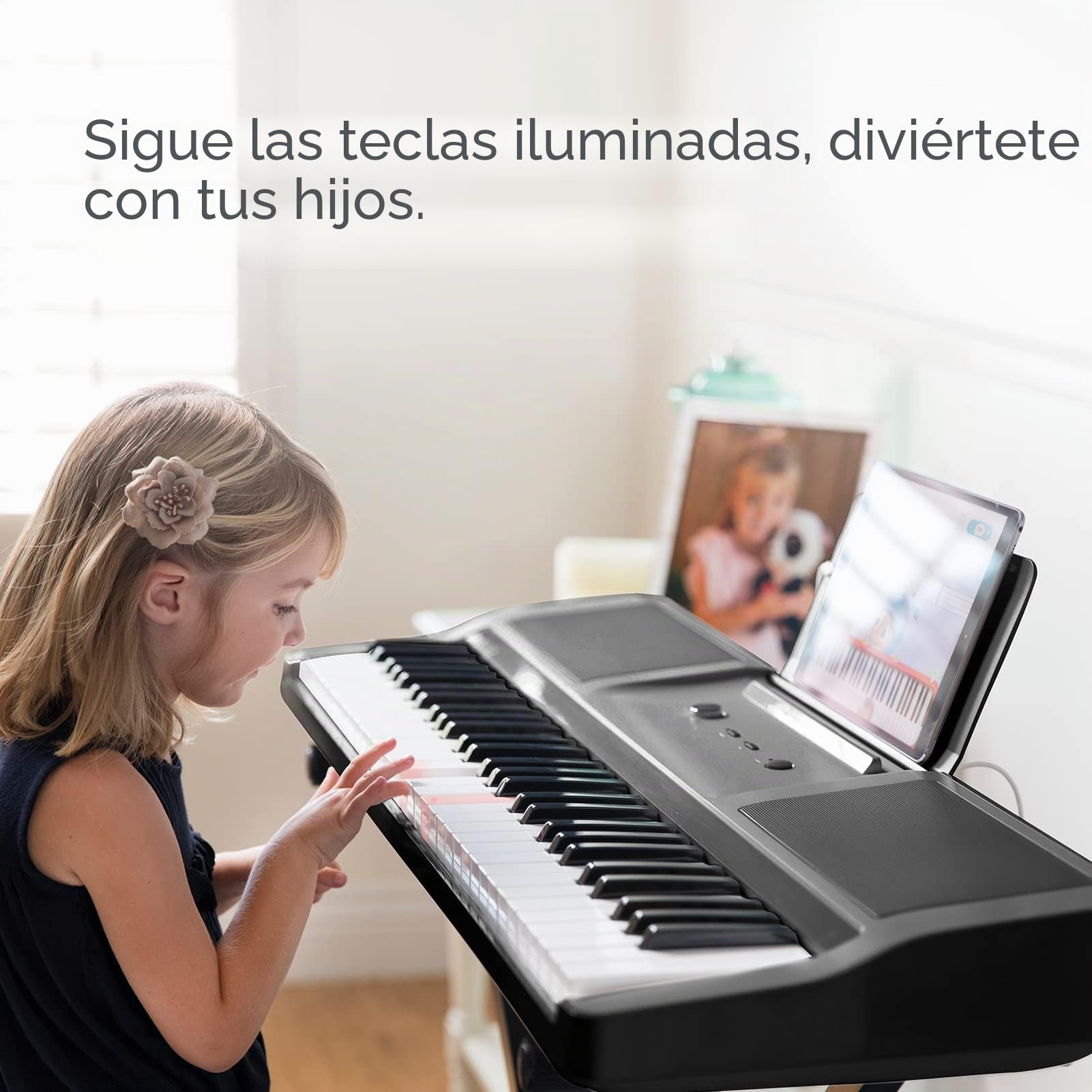 Teclado Eléctrico ONE de Piano de 61 Teclas con Teclas Iluminadas para Principiantes/Profesionales - Compatible con USB y Soporte de Música y Aplicación de Piano