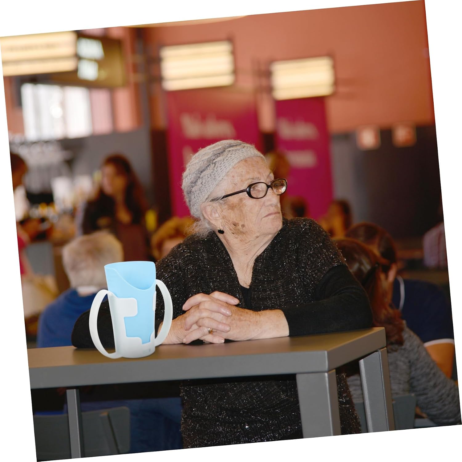 Disabled Patient Water Cup Holder, Plastic Inclined Drinking Aid for Easy