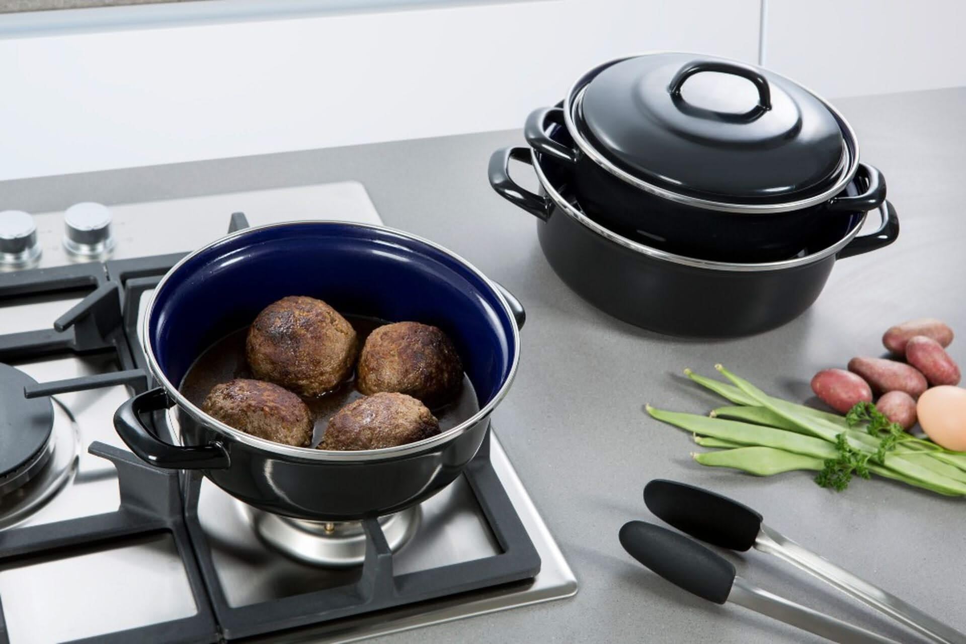BK Fortalit garnek do pieczenia Dutch Oven z pokrywką, nadaje się do piekarnika i smażenia do 230°C, nadaje się do mycia w zmywarce, nie zawiera PFAS, czarny