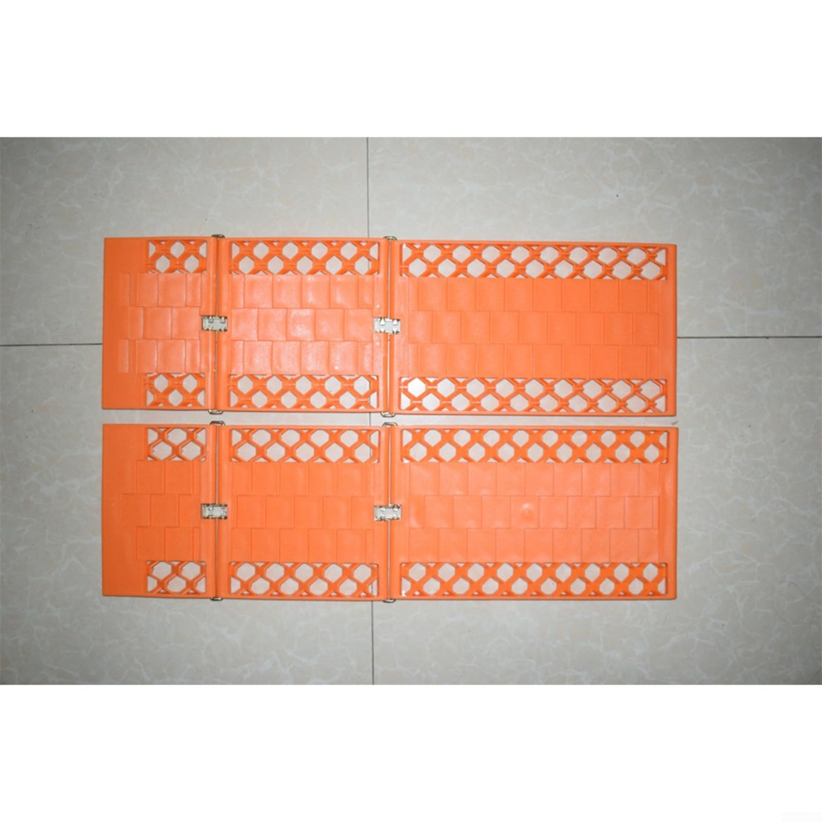 Ausilio per lo salito dell'auto, in ABS, 30 x 18 x 30 cm, aiuto antiscivolo per pneumatici, tavola di trazione arancione, per tutti i modelli di veicoli (1 paio di arancioni)
