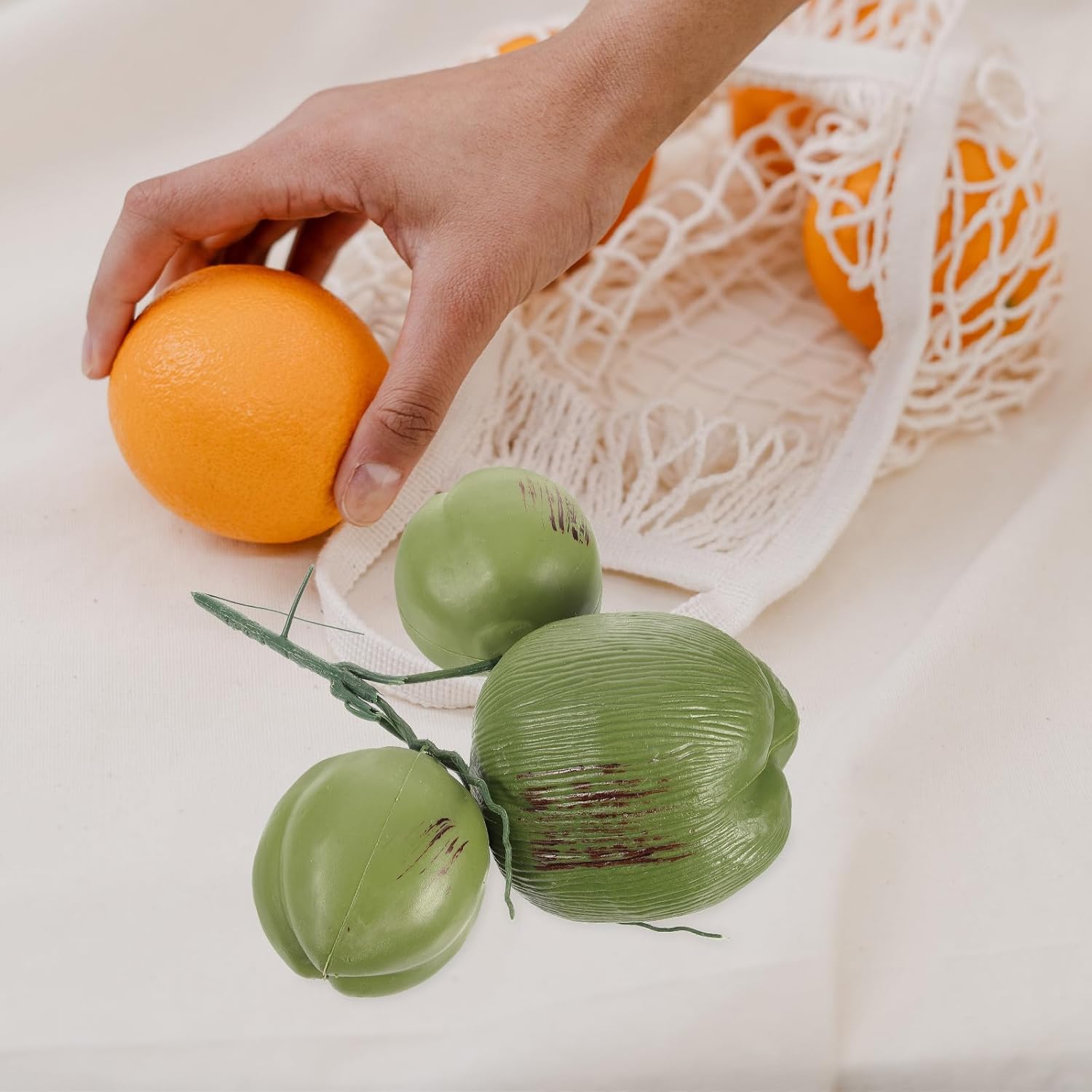 TEHAUX 1 Bunch of Artificial Coconut, Lifelike Fake Coconut Simulated Food Model Green Fake Fruit for Hawaiian Tropical Theme Party Decor